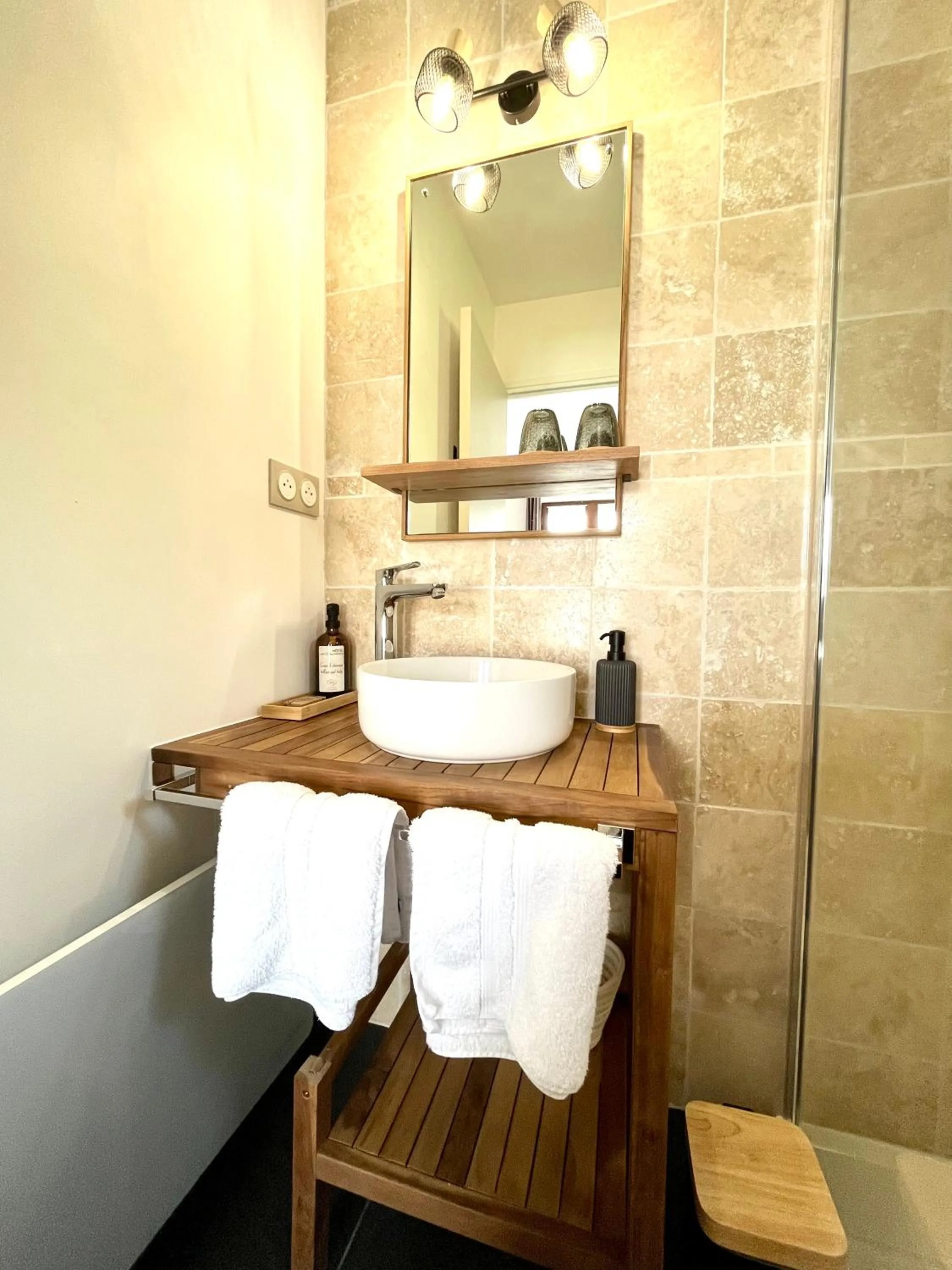 Bathroom in Hôtel les Chaumettes