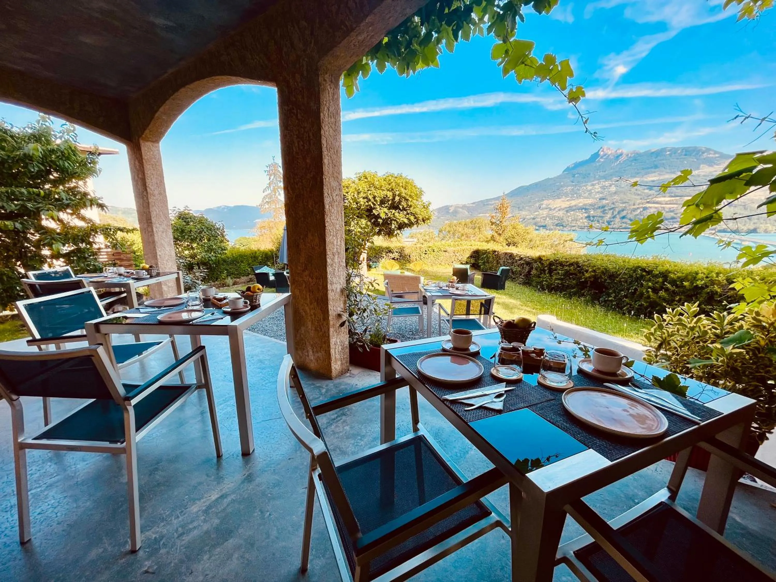 Patio in Hôtel les Chaumettes