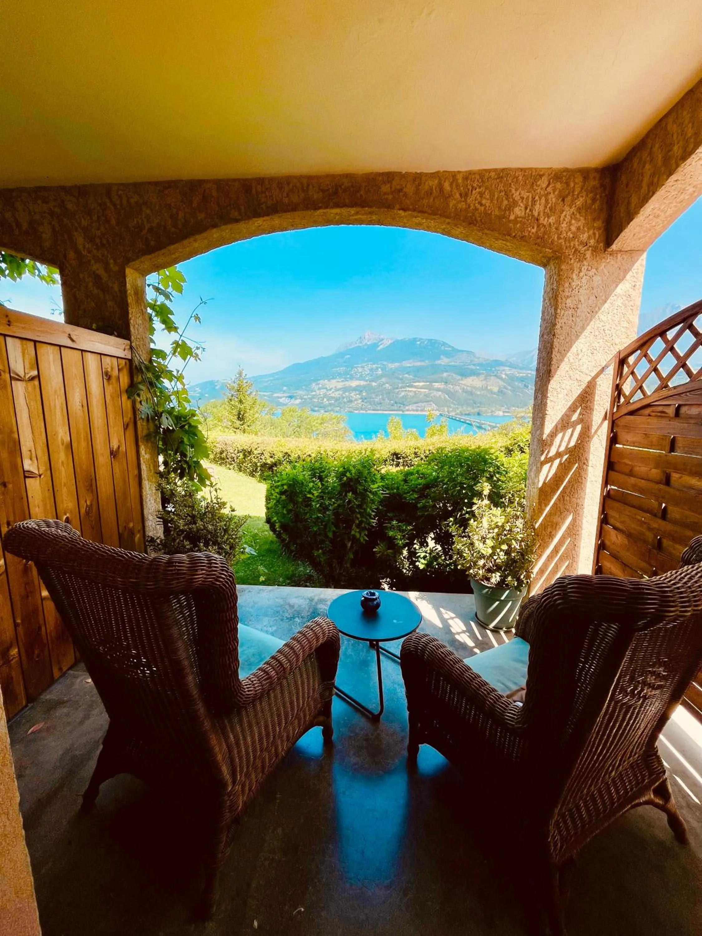 Patio in Hôtel les Chaumettes
