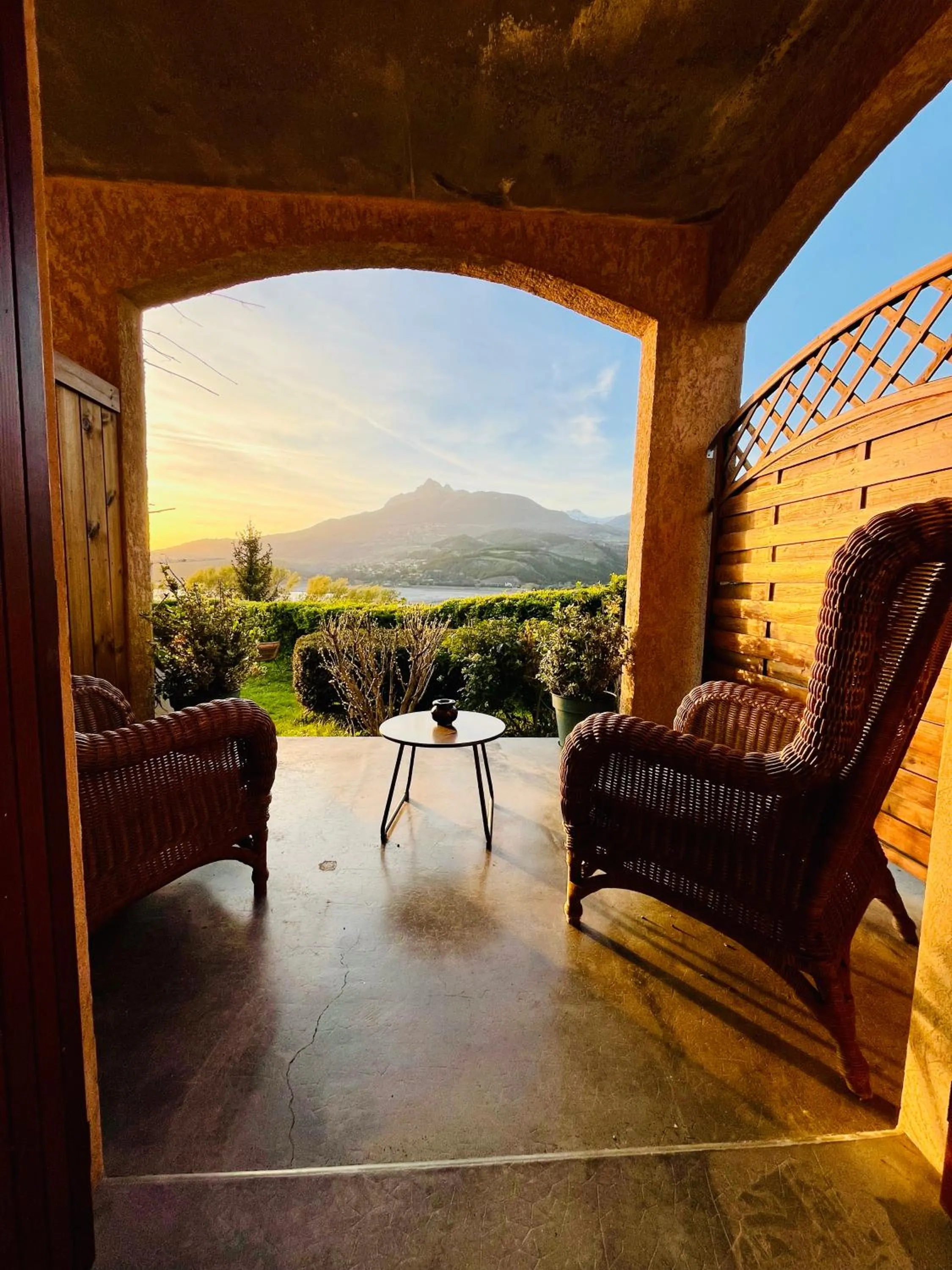 Patio in Hôtel les Chaumettes
