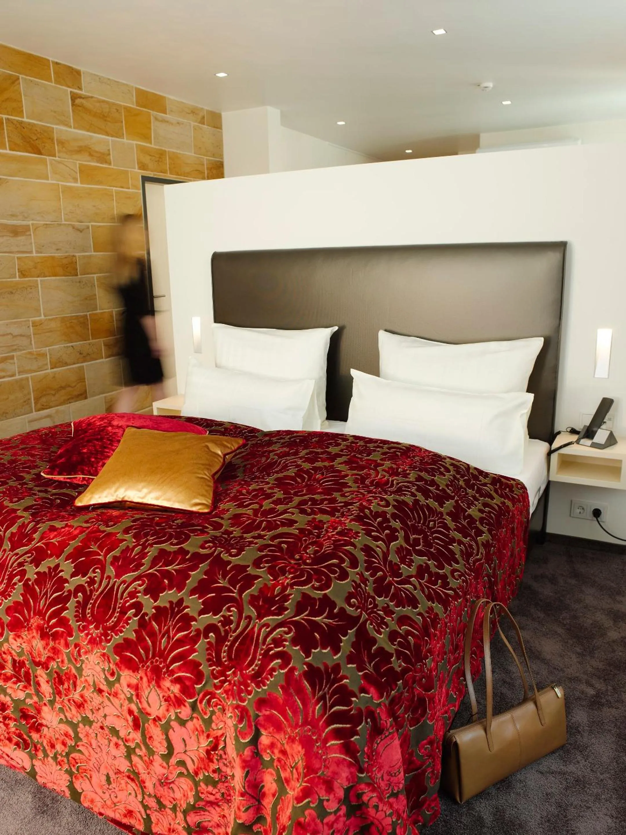 Bed in Schlosshotel Bergzaberner Hof