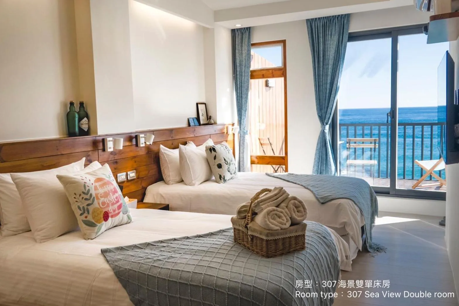 Photo of the whole room, Bed in Chuanfanrock Haku Beach Days Inn