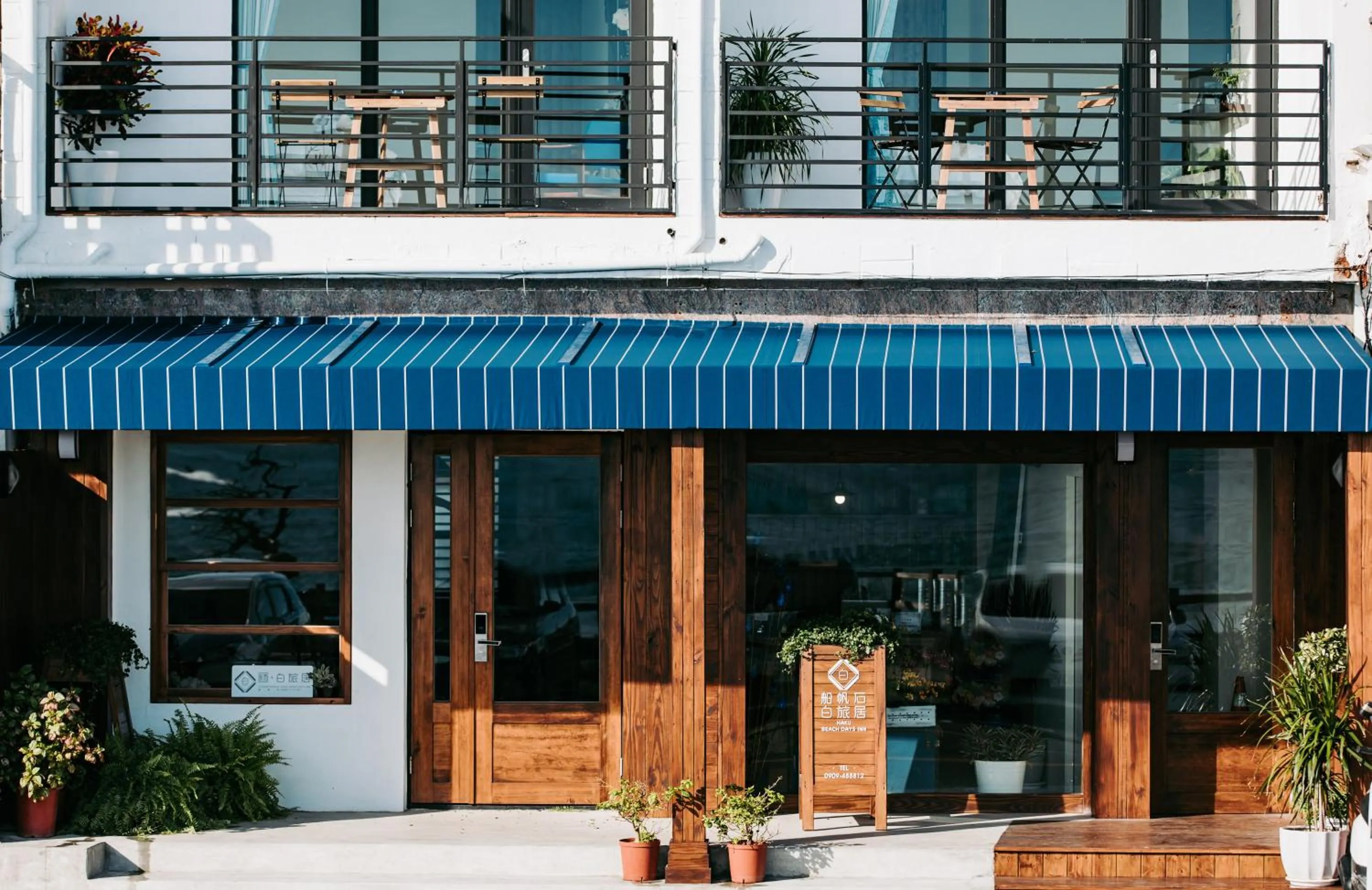 Property building in Chuanfanrock Haku Beach Days Inn