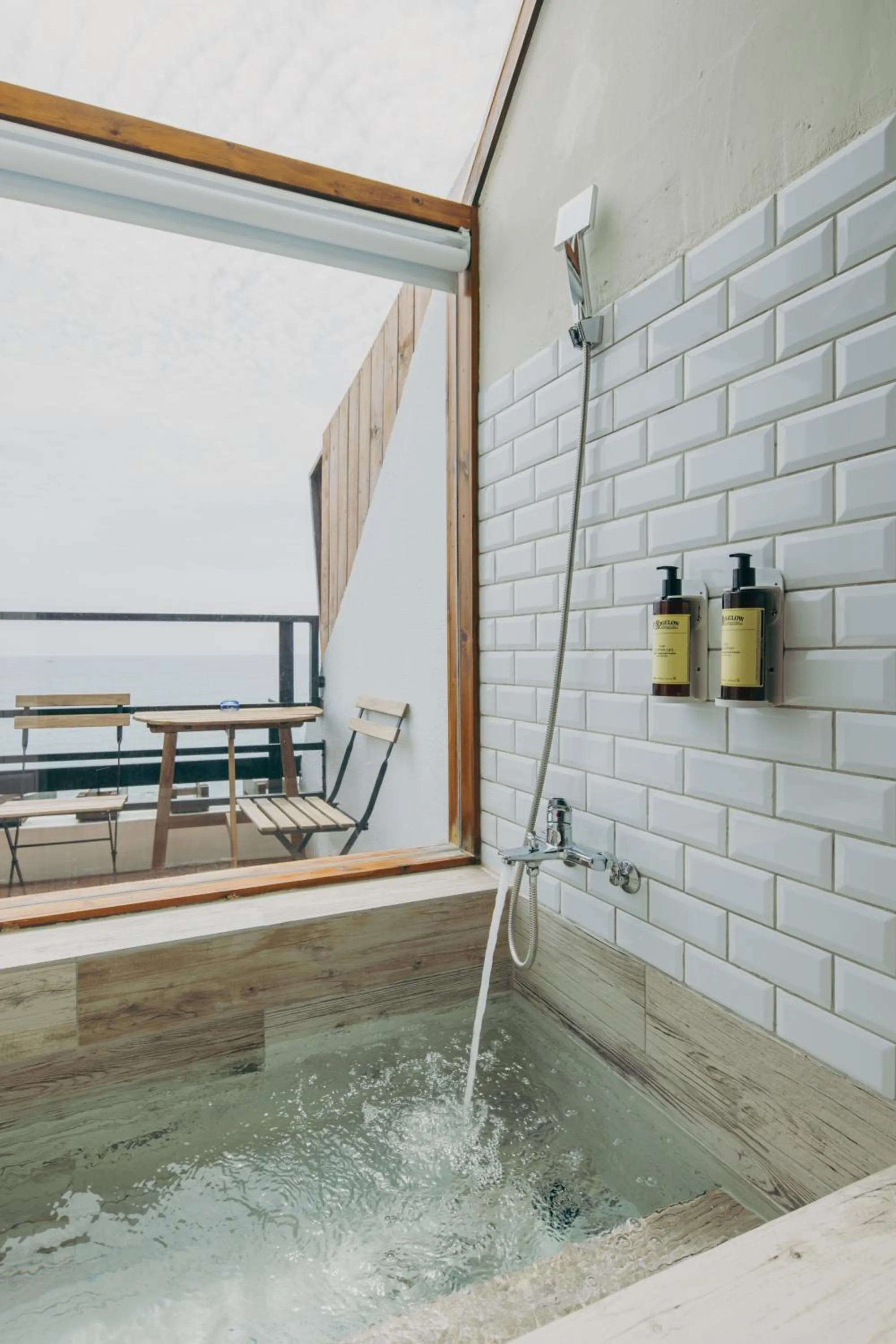 Chuanfanrock Haku Beach Days Inn