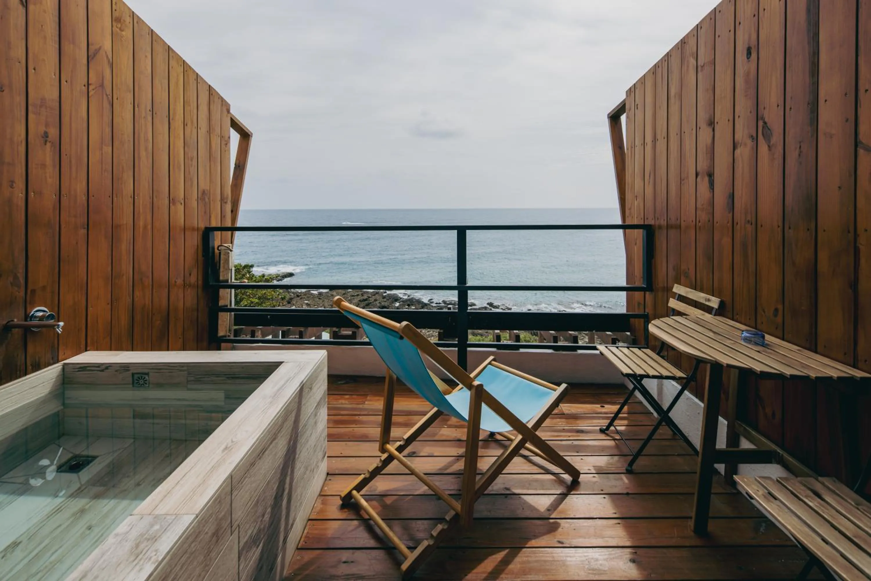 Chuanfanrock Haku Beach Days Inn