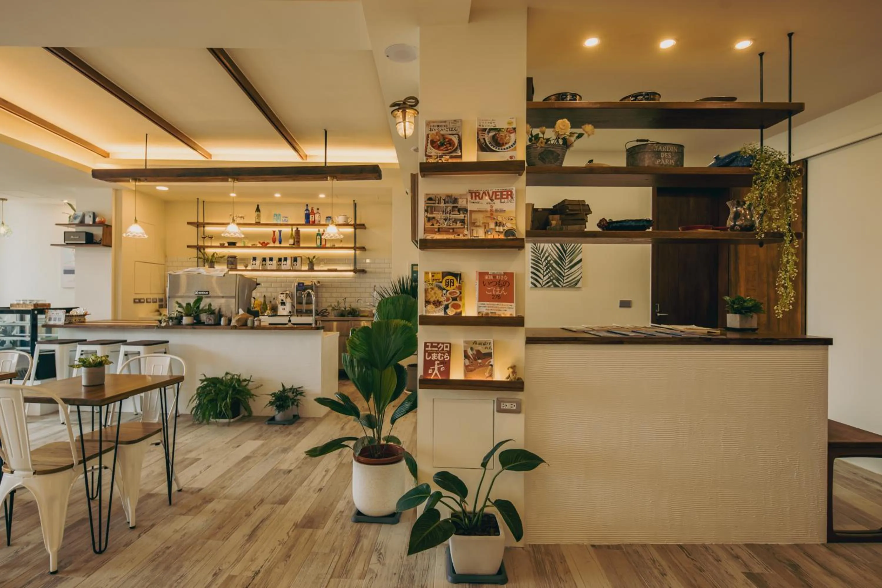 Restaurant/places to eat in Chuanfanrock Haku Beach Days Inn