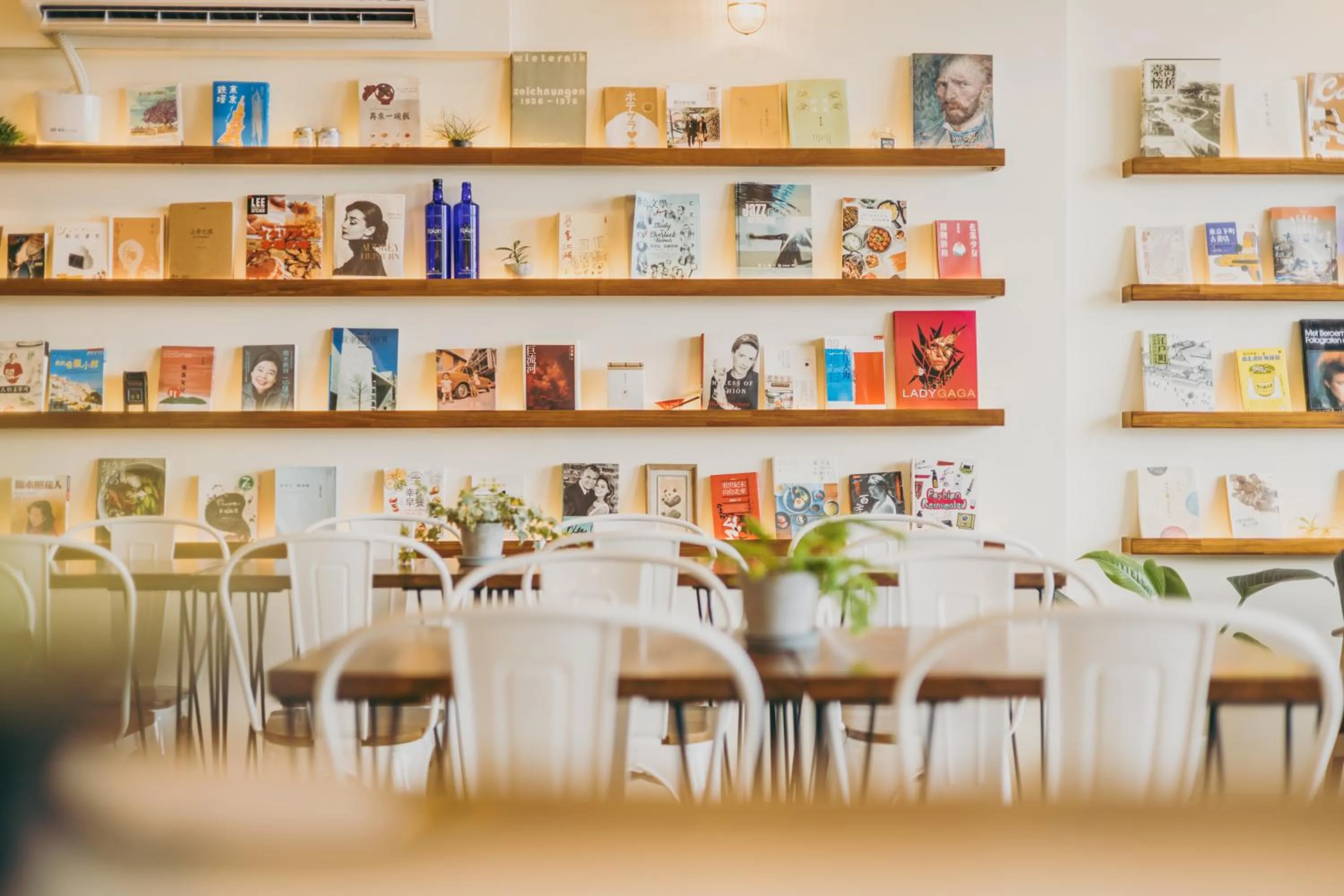 Restaurant/places to eat in Chuanfanrock Haku Beach Days Inn