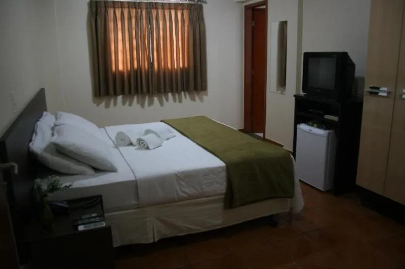 Photo of the whole room, Bed in Pinheiros Hotel