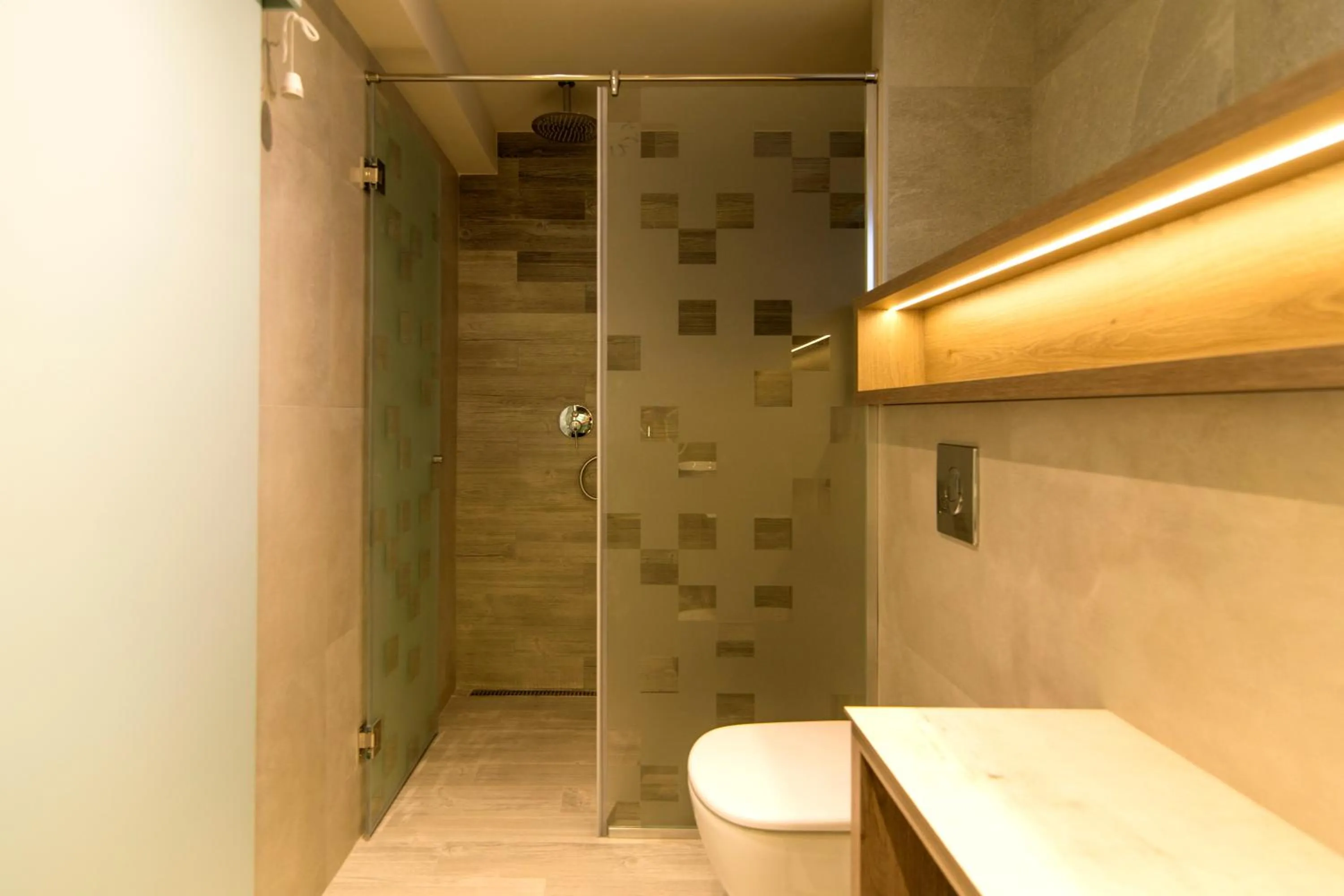 Shower in Garni Hotel D10