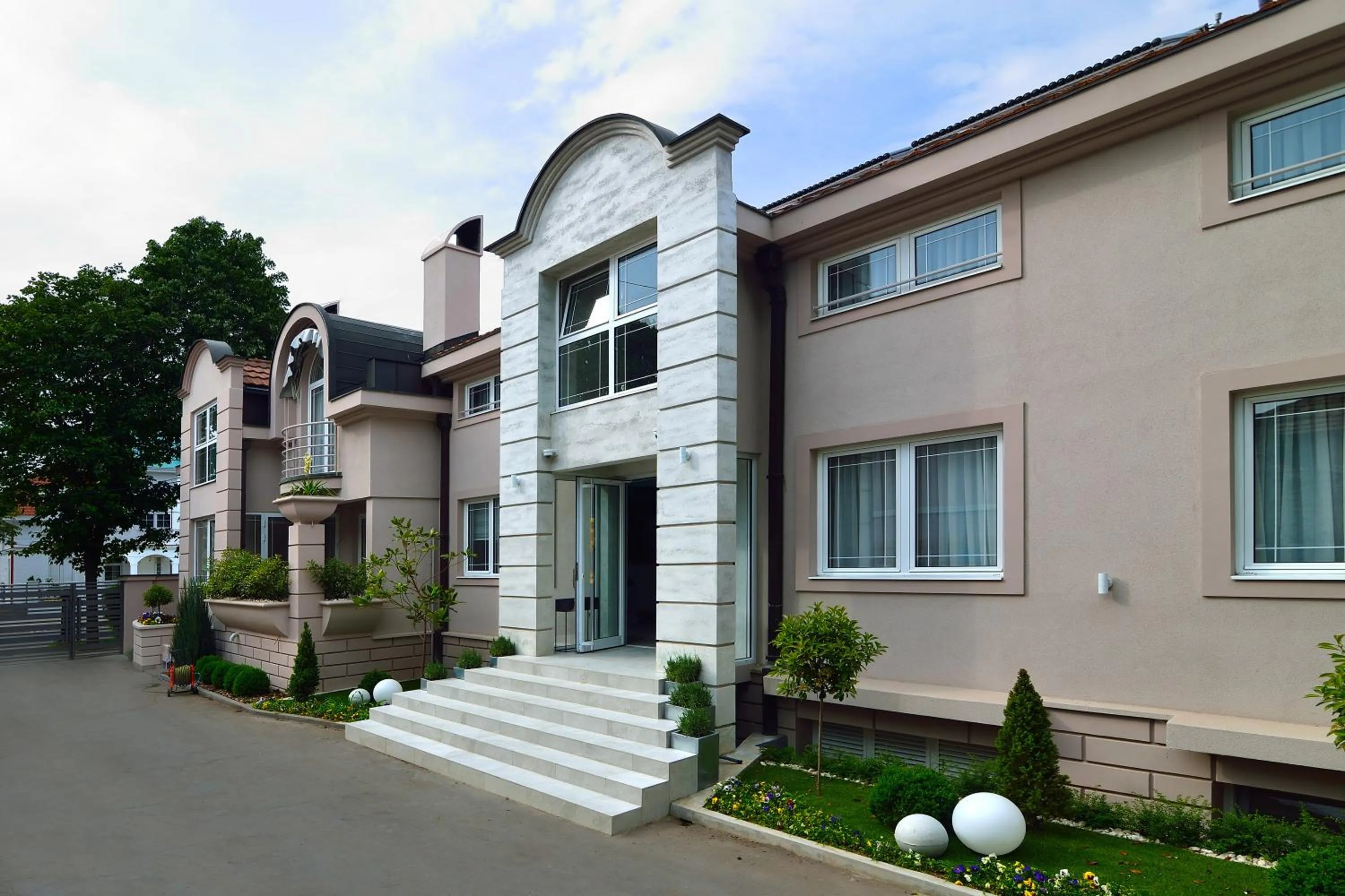 Property building in Garni Hotel D10