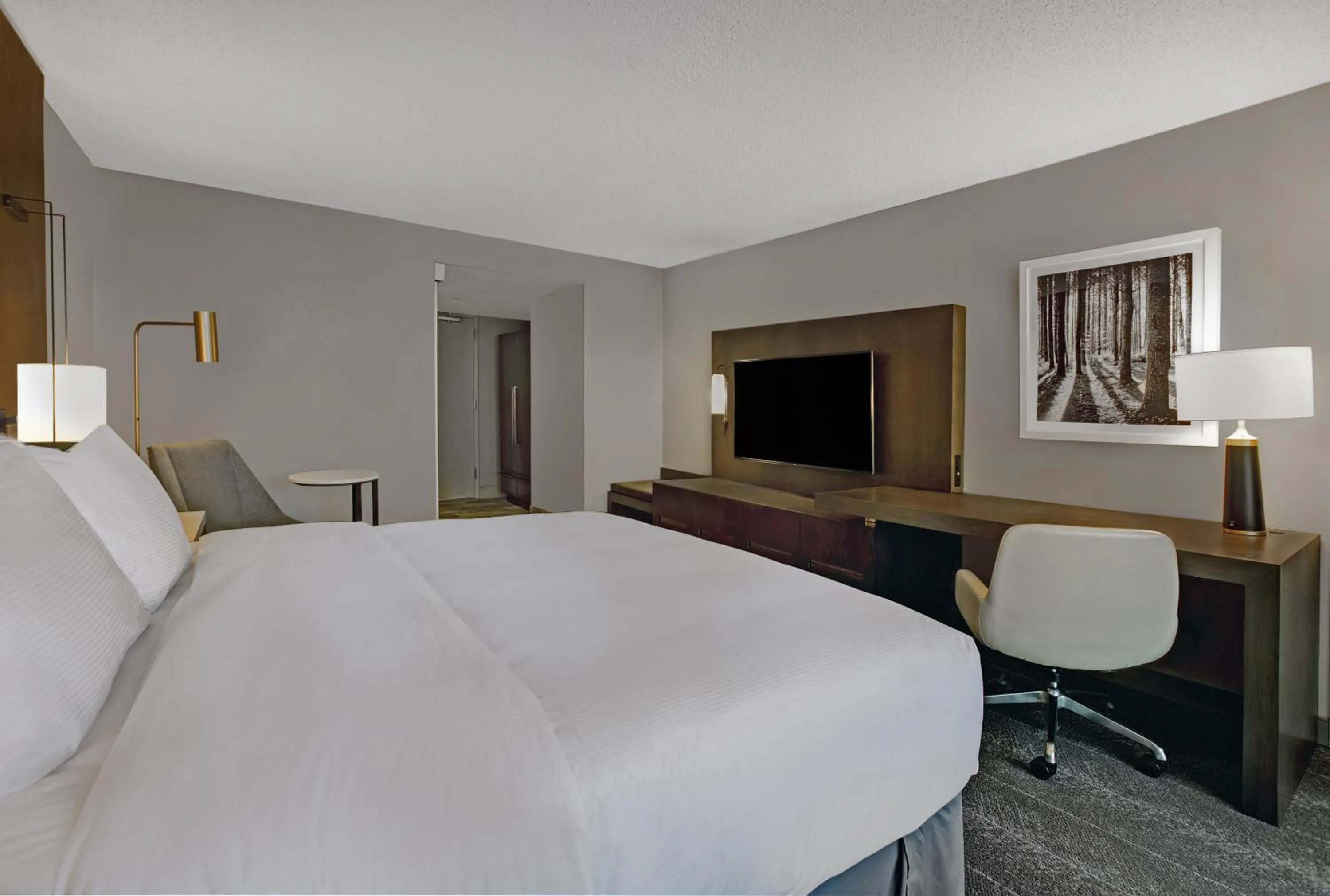 Bed in Hilton Peachtree City Atlanta Hotel & Conference Center