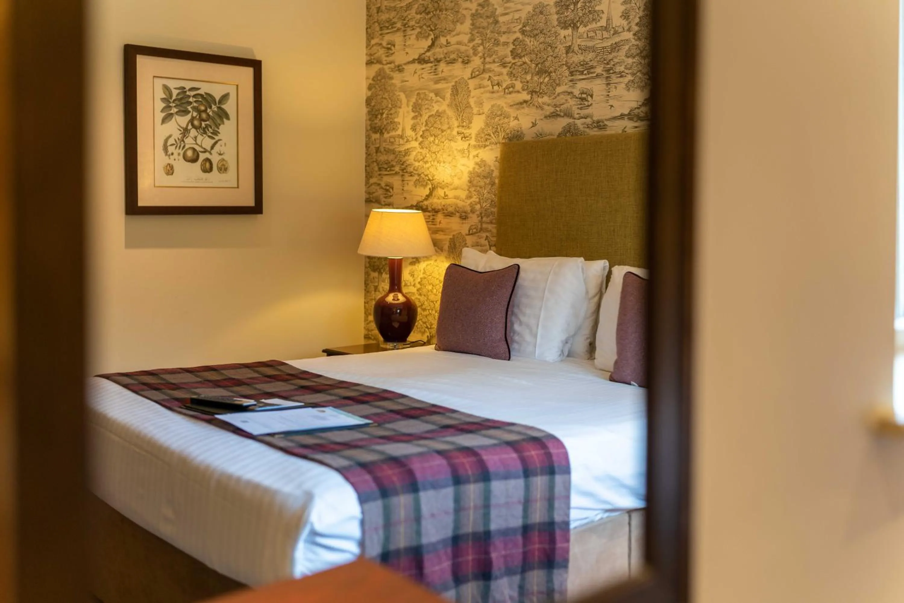 Bed in Hadley Bowling Green Inn