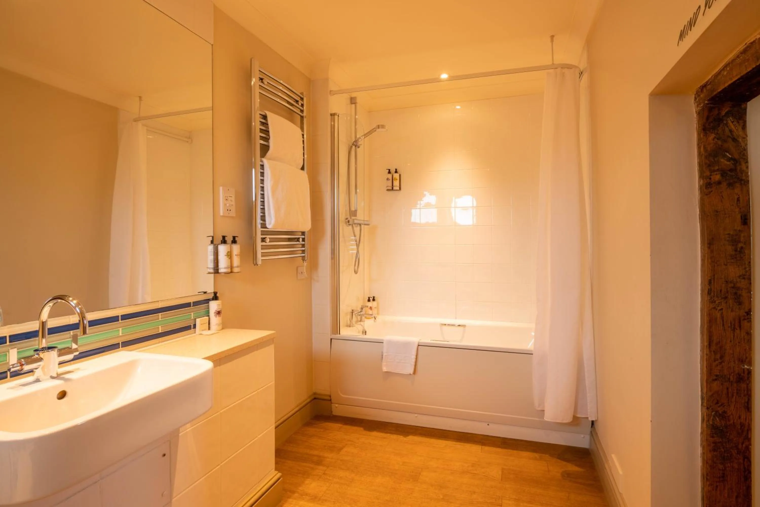 Hadley Bowling Green Inn