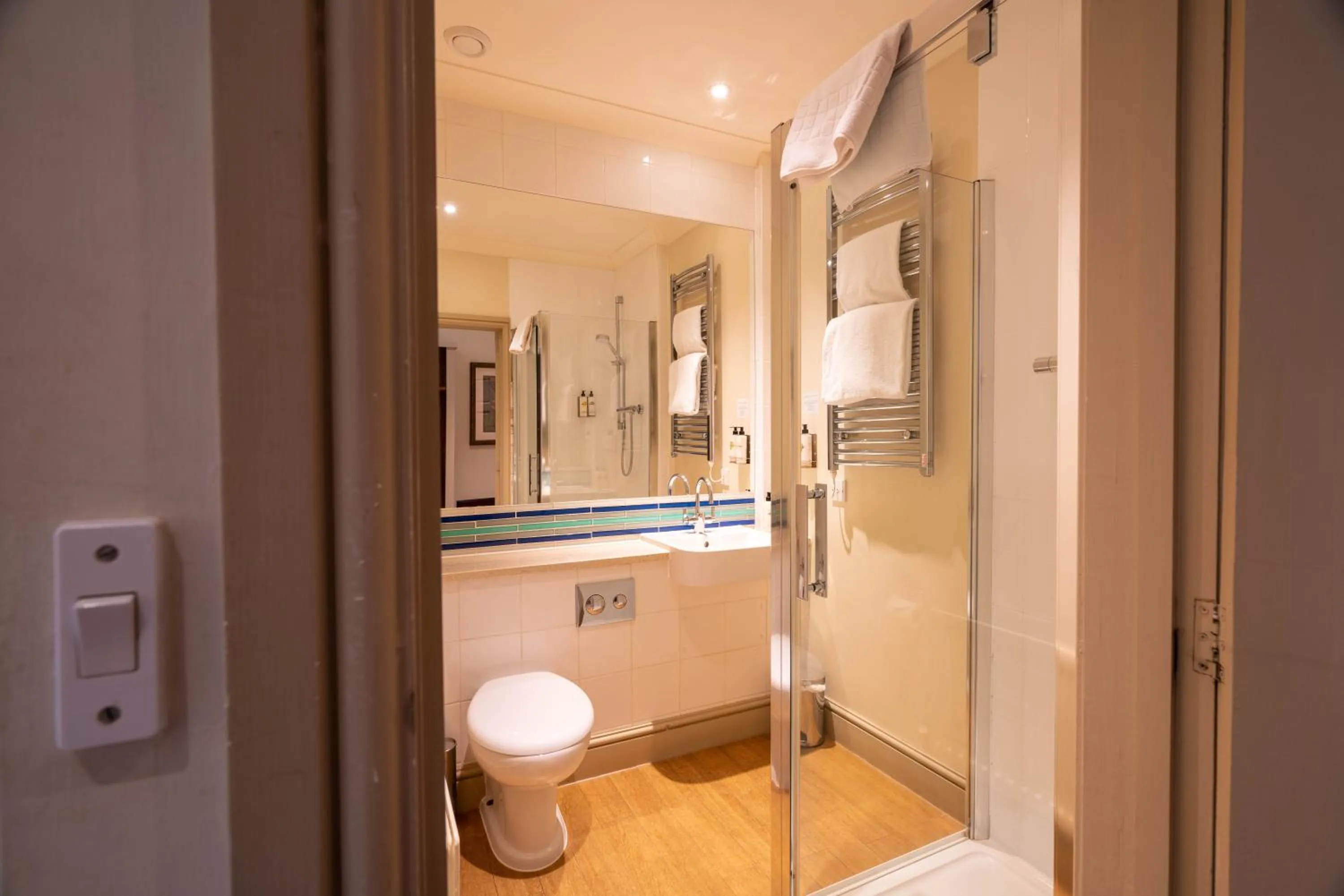 Hadley Bowling Green Inn