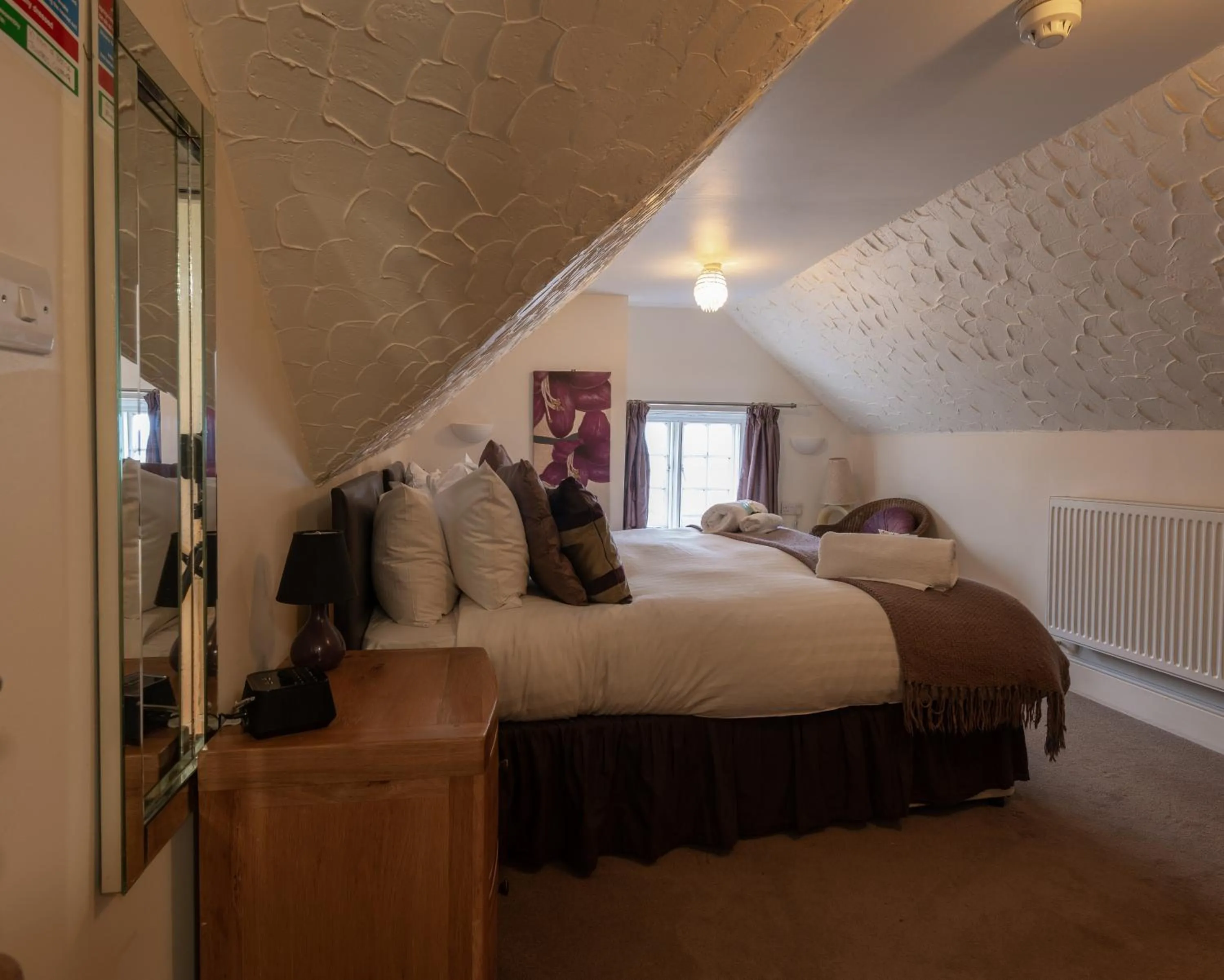 Bathroom, Bed in The Union Inn