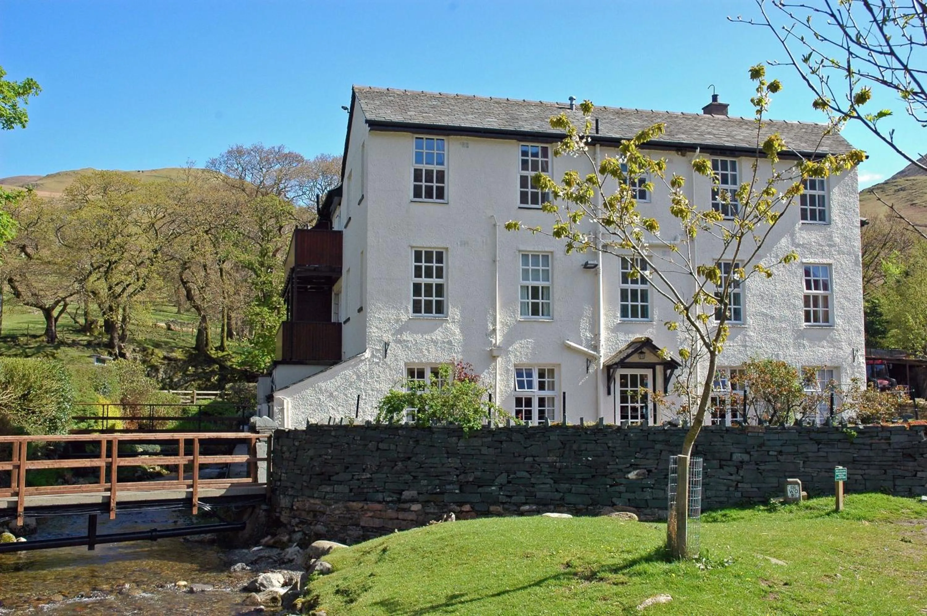 Facade/entrance in Bridge Hotel