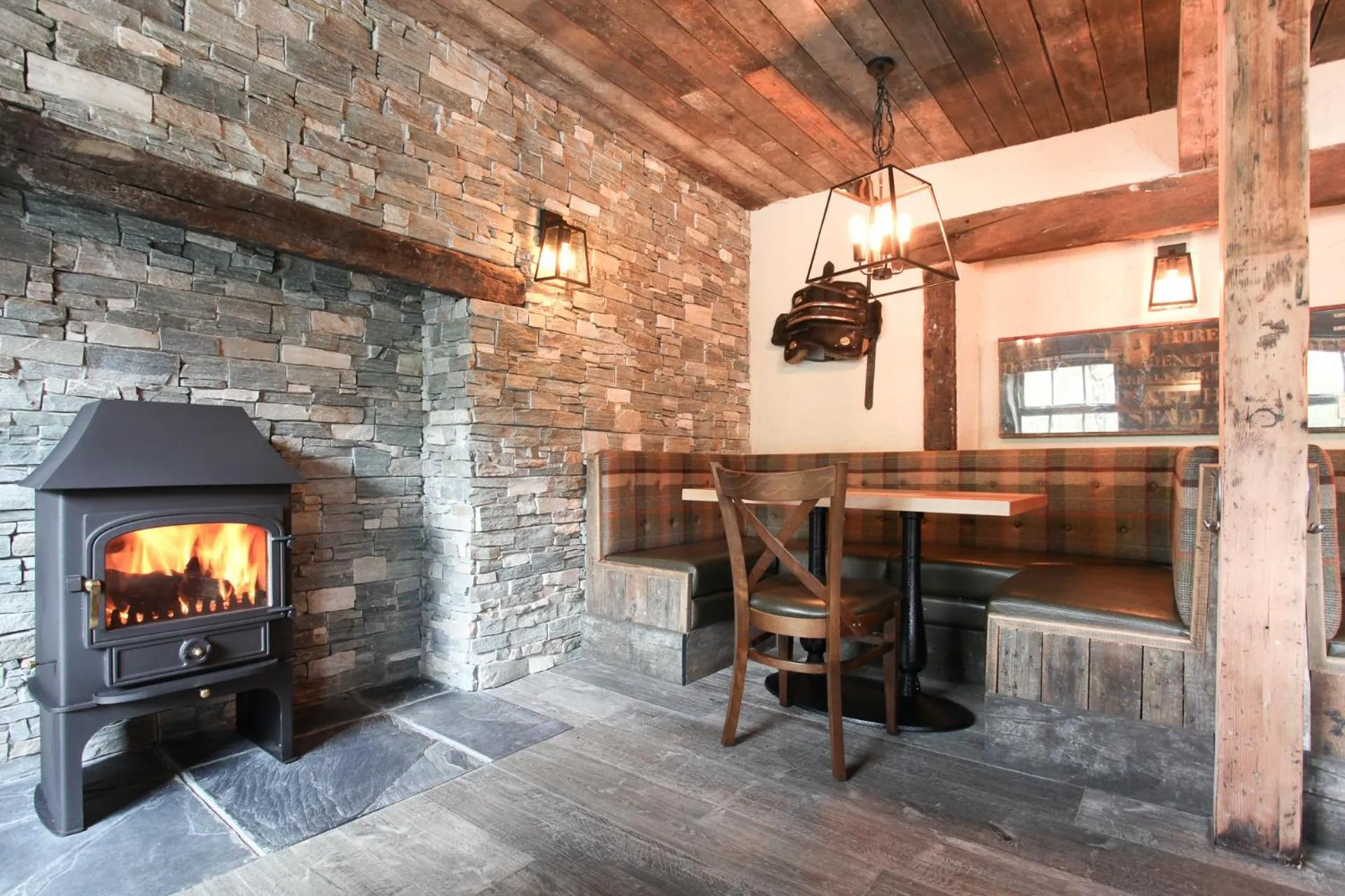 Restaurant/places to eat in Bridge Hotel