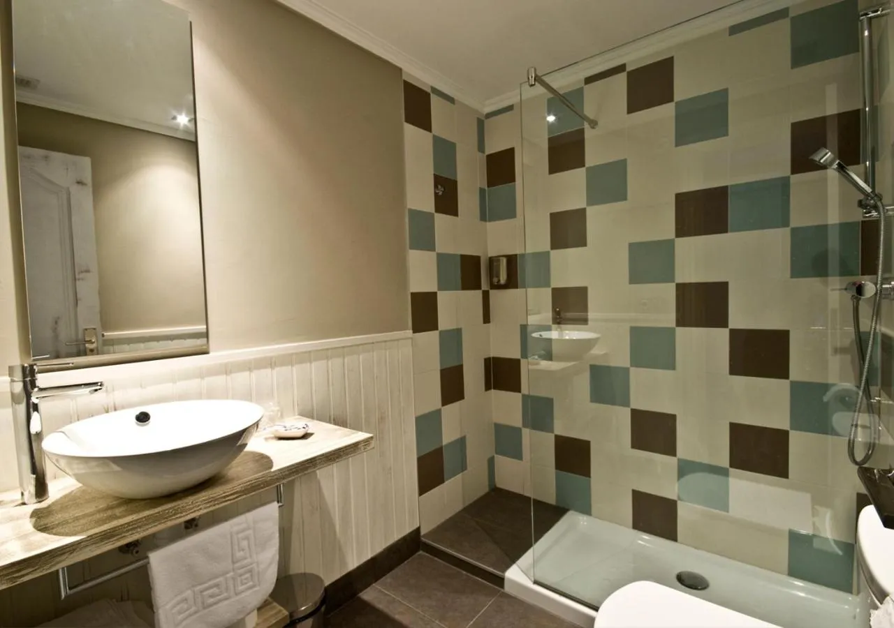 Shower in Hotel Salbatoreh