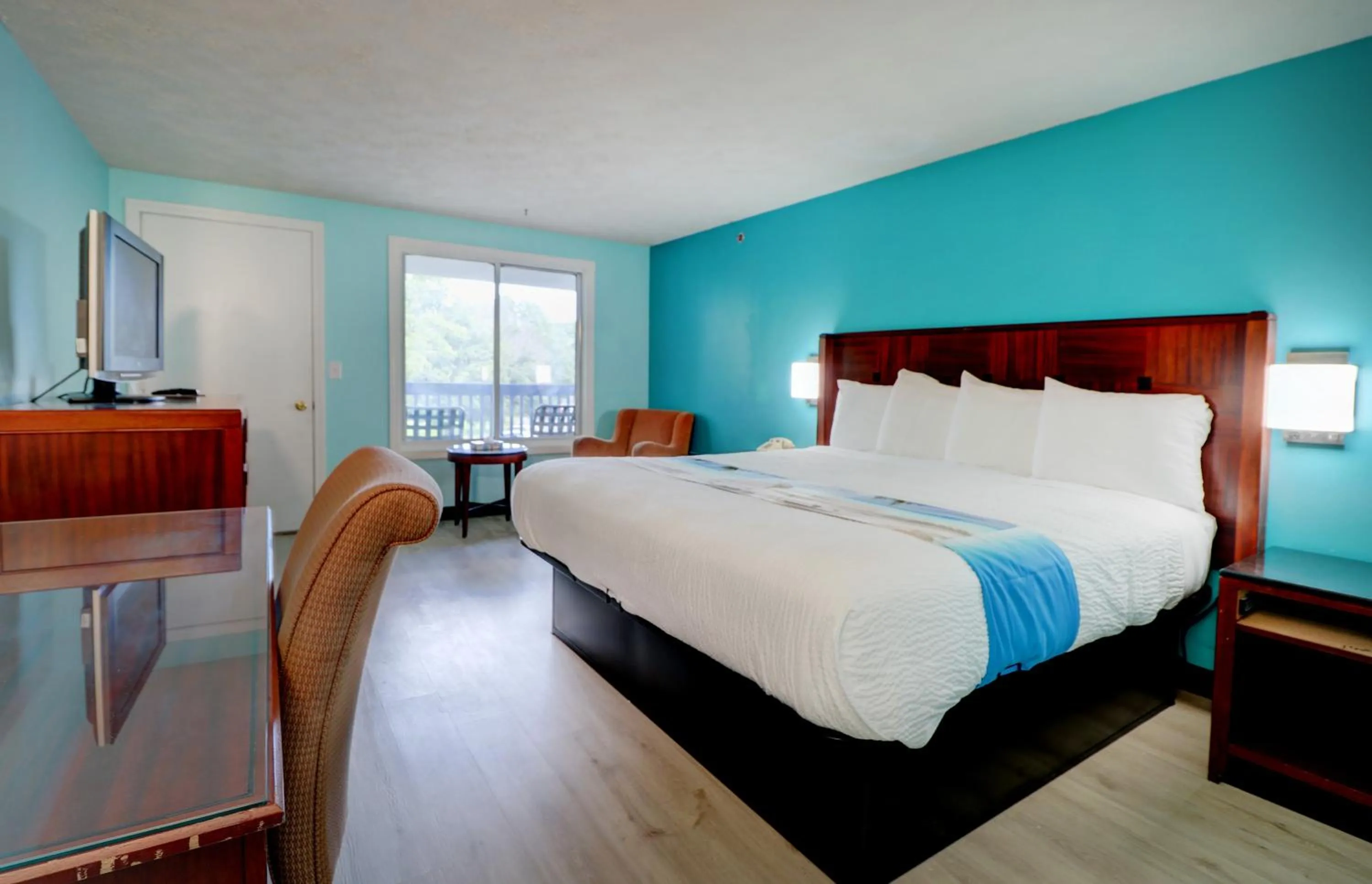 Photo of the whole room, Bed in Majestic Regency Resort