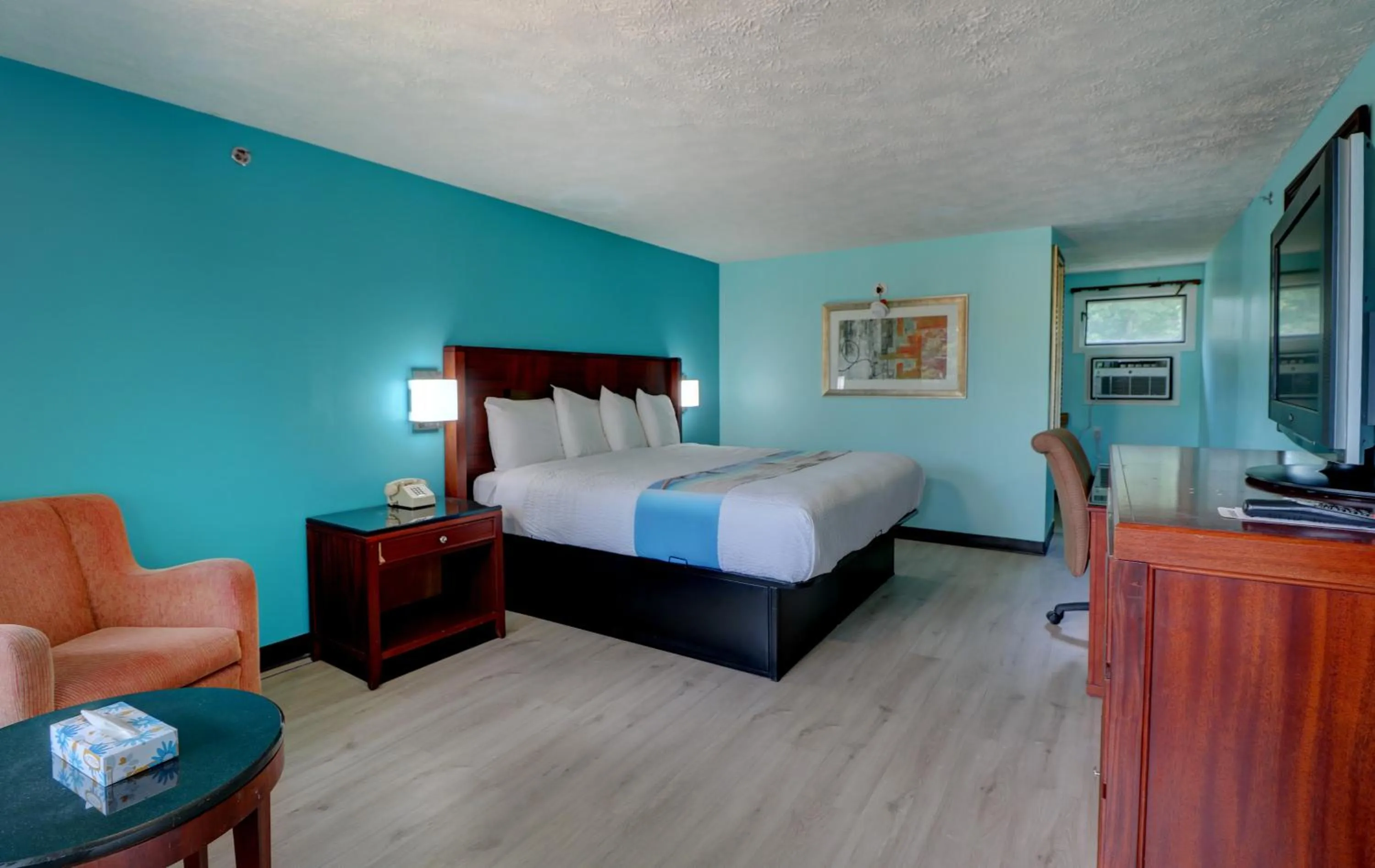 Photo of the whole room, Bed in Majestic Regency Resort