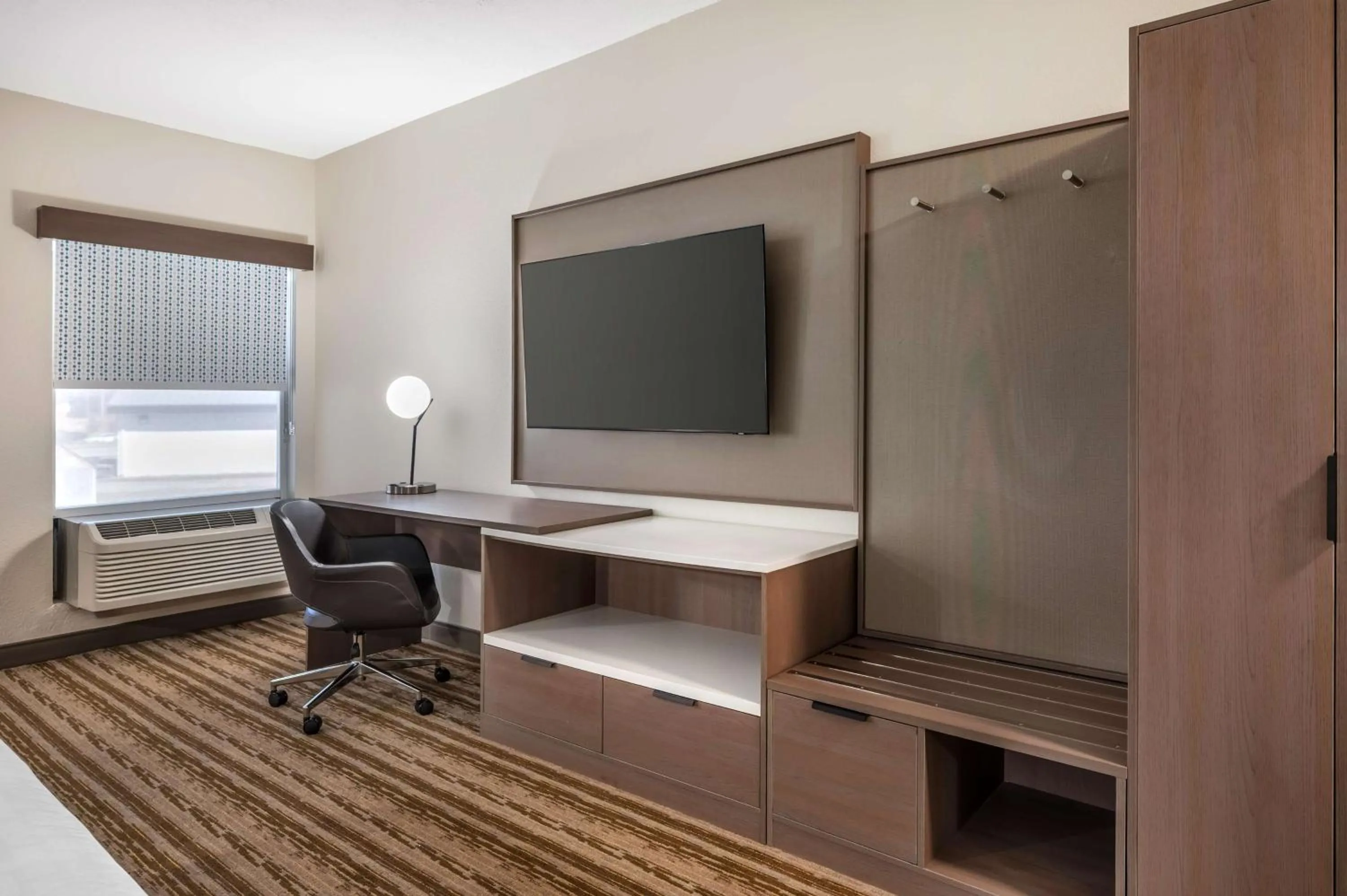 Bedroom in Best Western Plus Richmond Indiana I-70