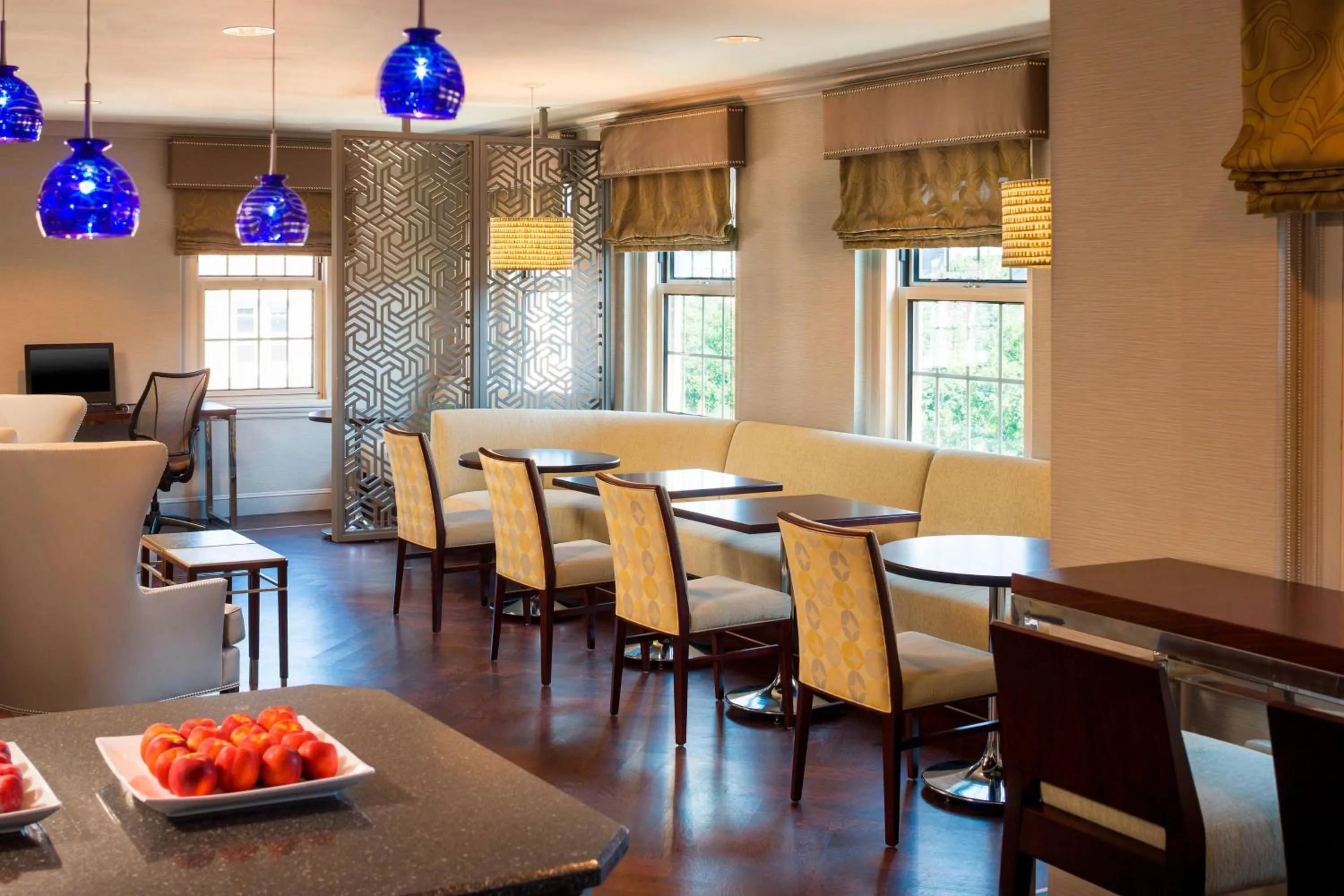 Lounge or bar in Sheraton Commander Hotel