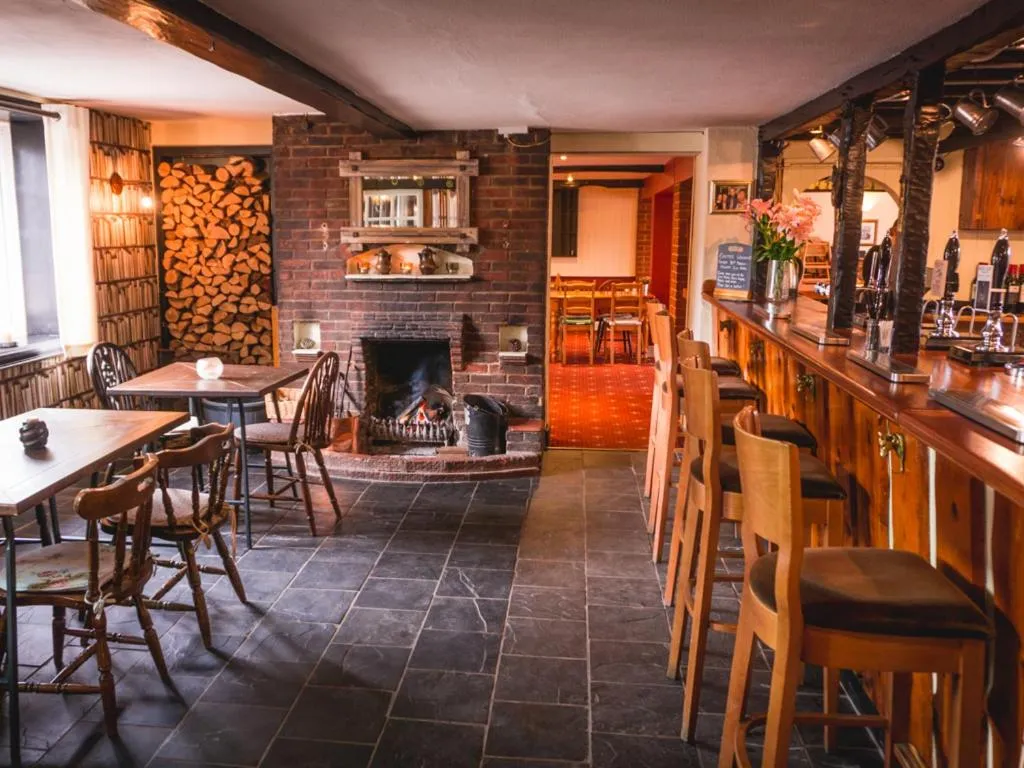 Restaurant/Places to Eat in The Shoe Inn