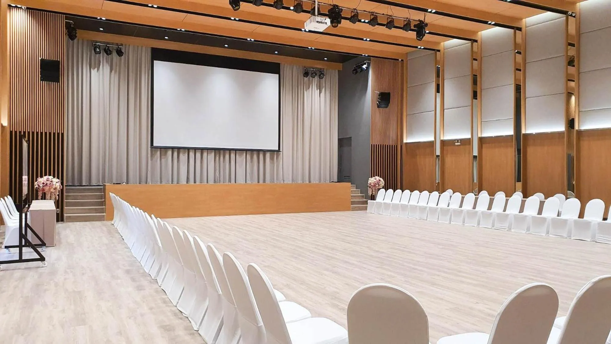 Property building in S.22 Hotel Suratthani