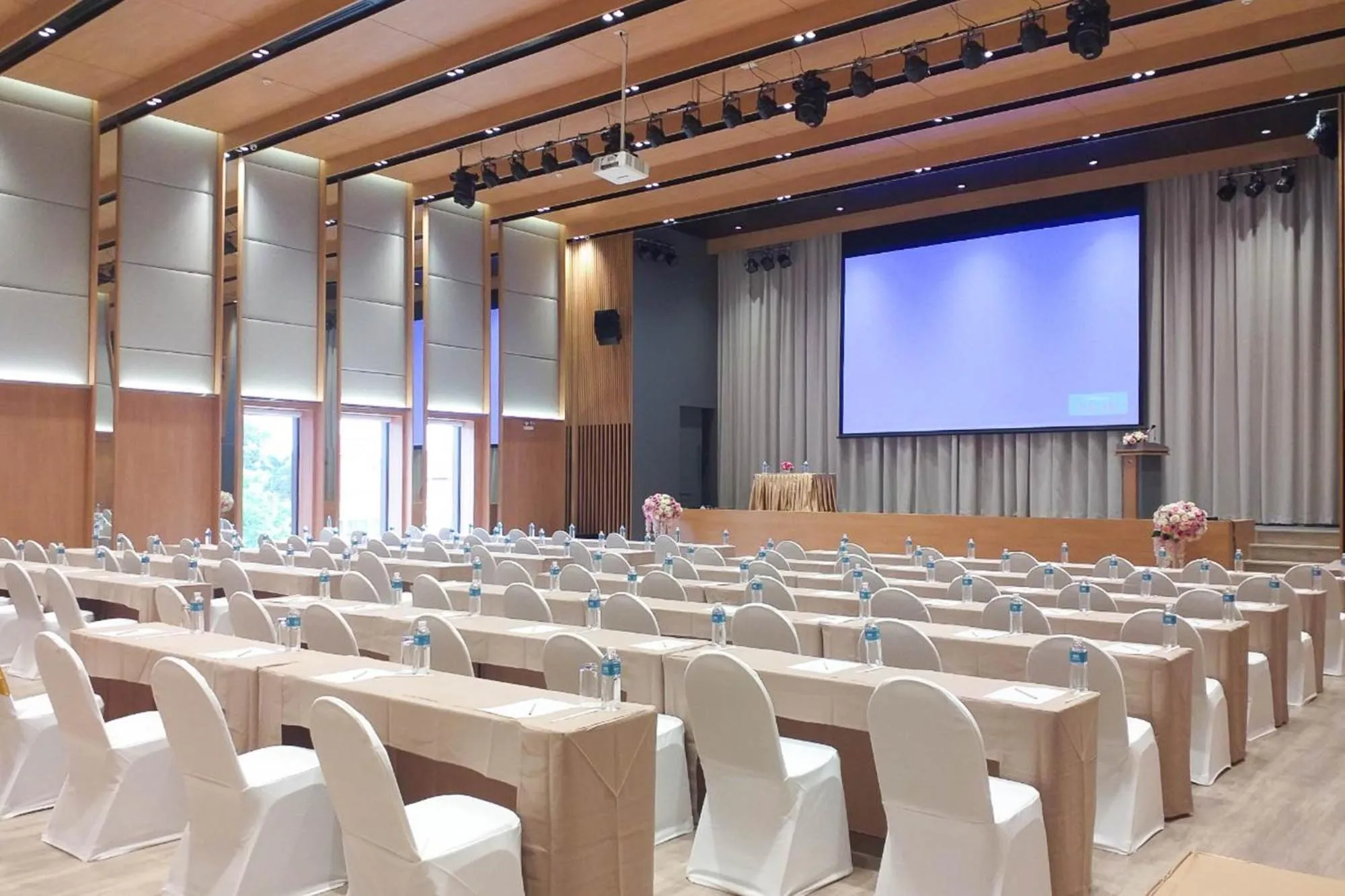 Property building in S.22 Hotel Suratthani