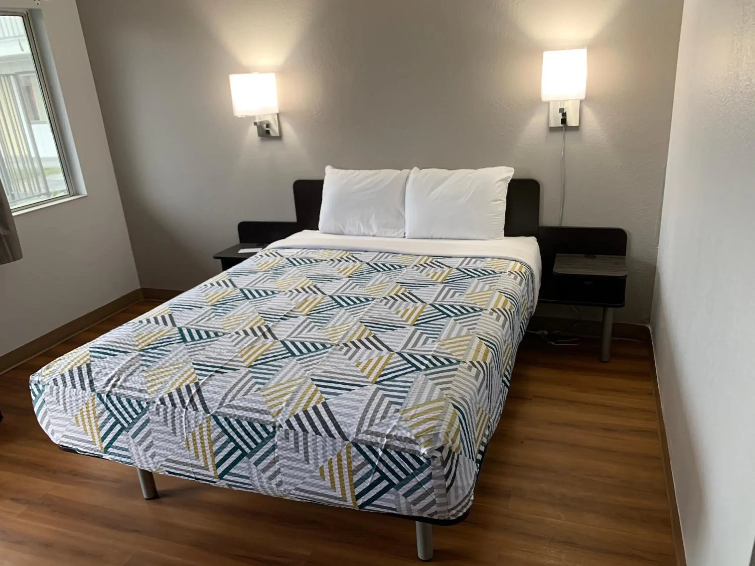 Queen Room - Disability Access - Roll in Shower in Motel 6-Dayton, OH Queen Room - Disability Access - Roll in Shower in Motel 6-Dayton, OH