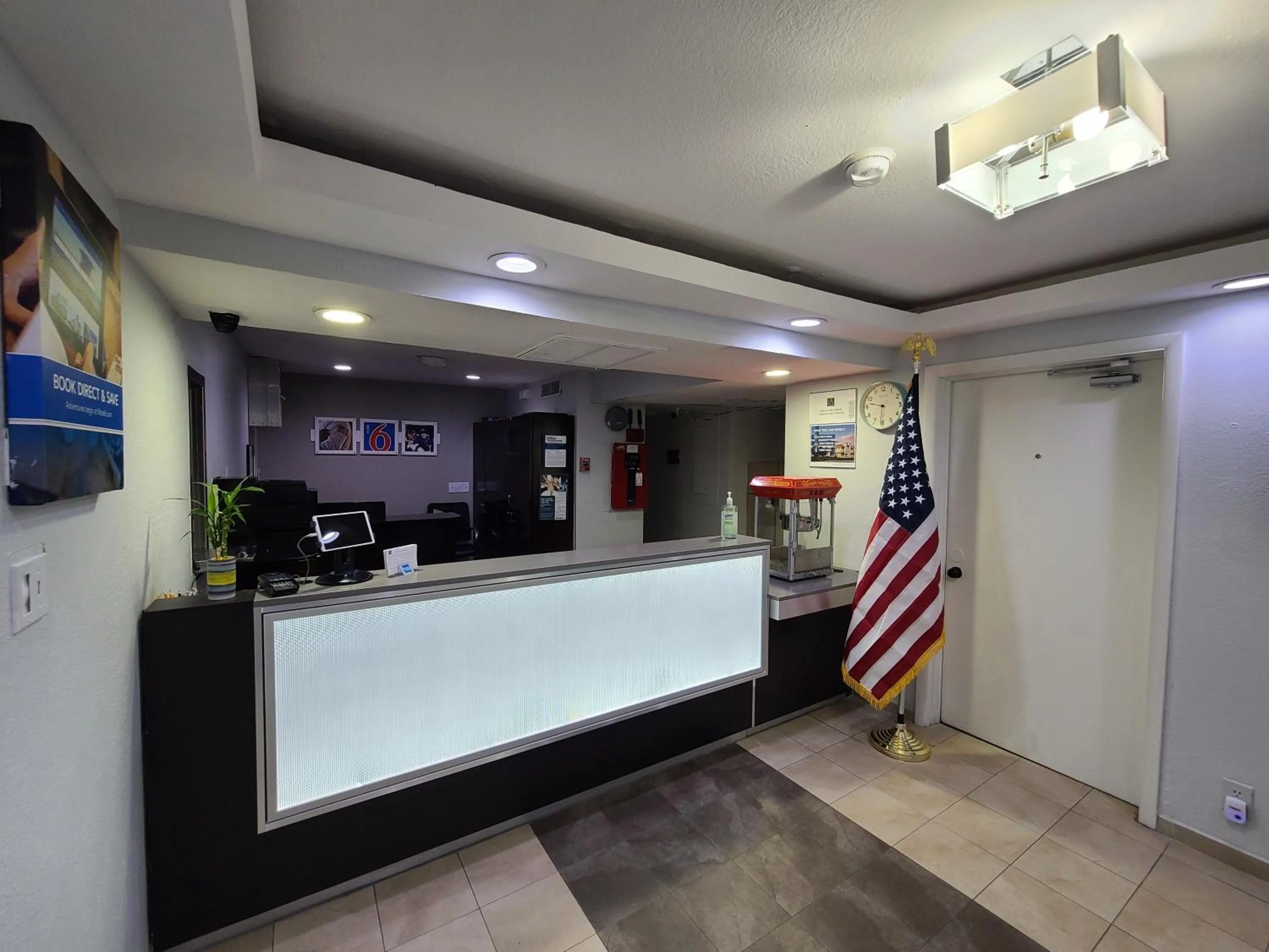 Lobby or reception in Motel 6-Dayton, OH