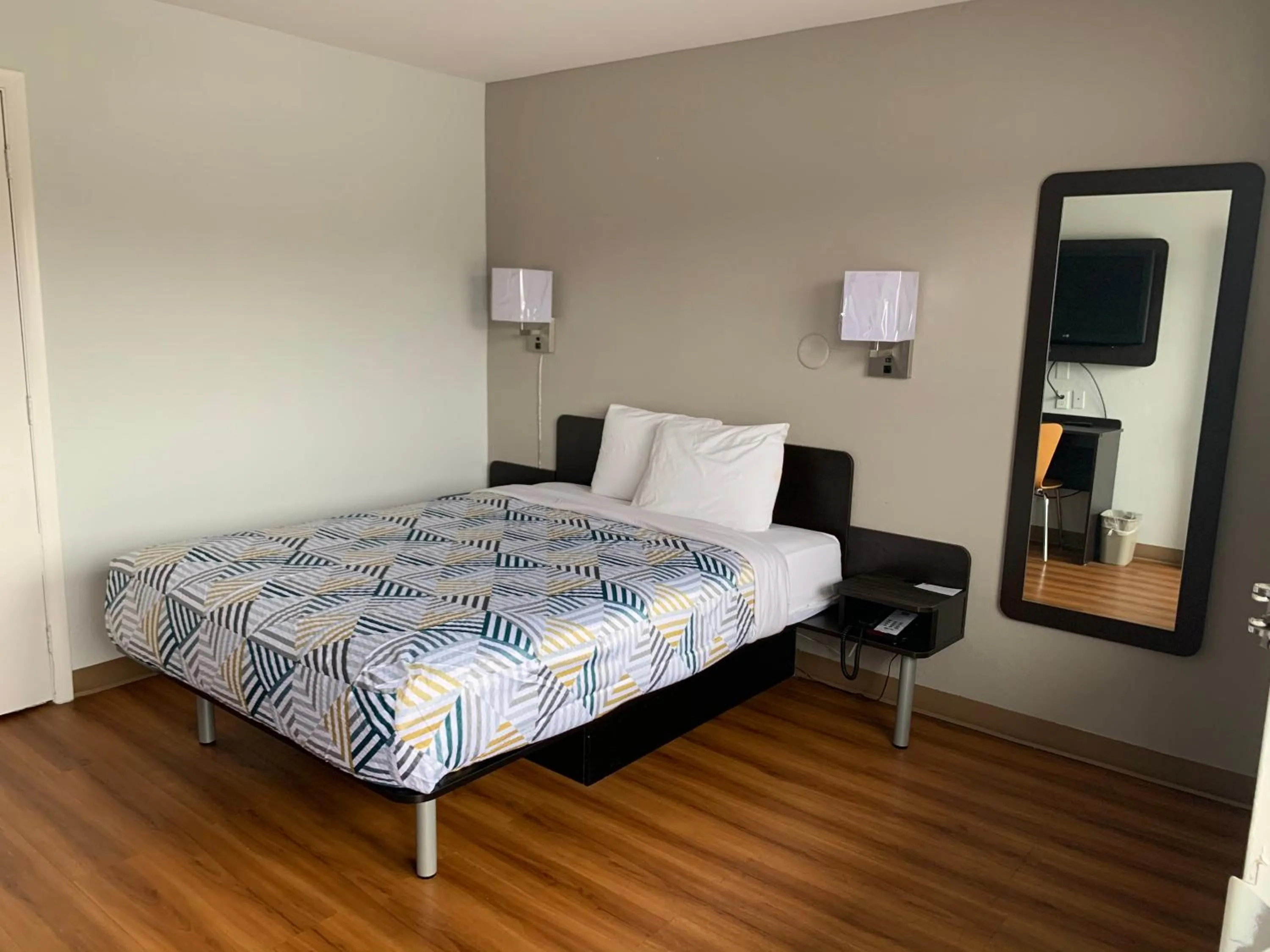 Bedroom, Bed in Motel 6-Dayton, OH