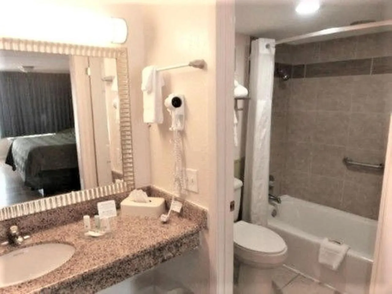 Bathroom in Quality Inn Hinesville - Fort Stewart Area