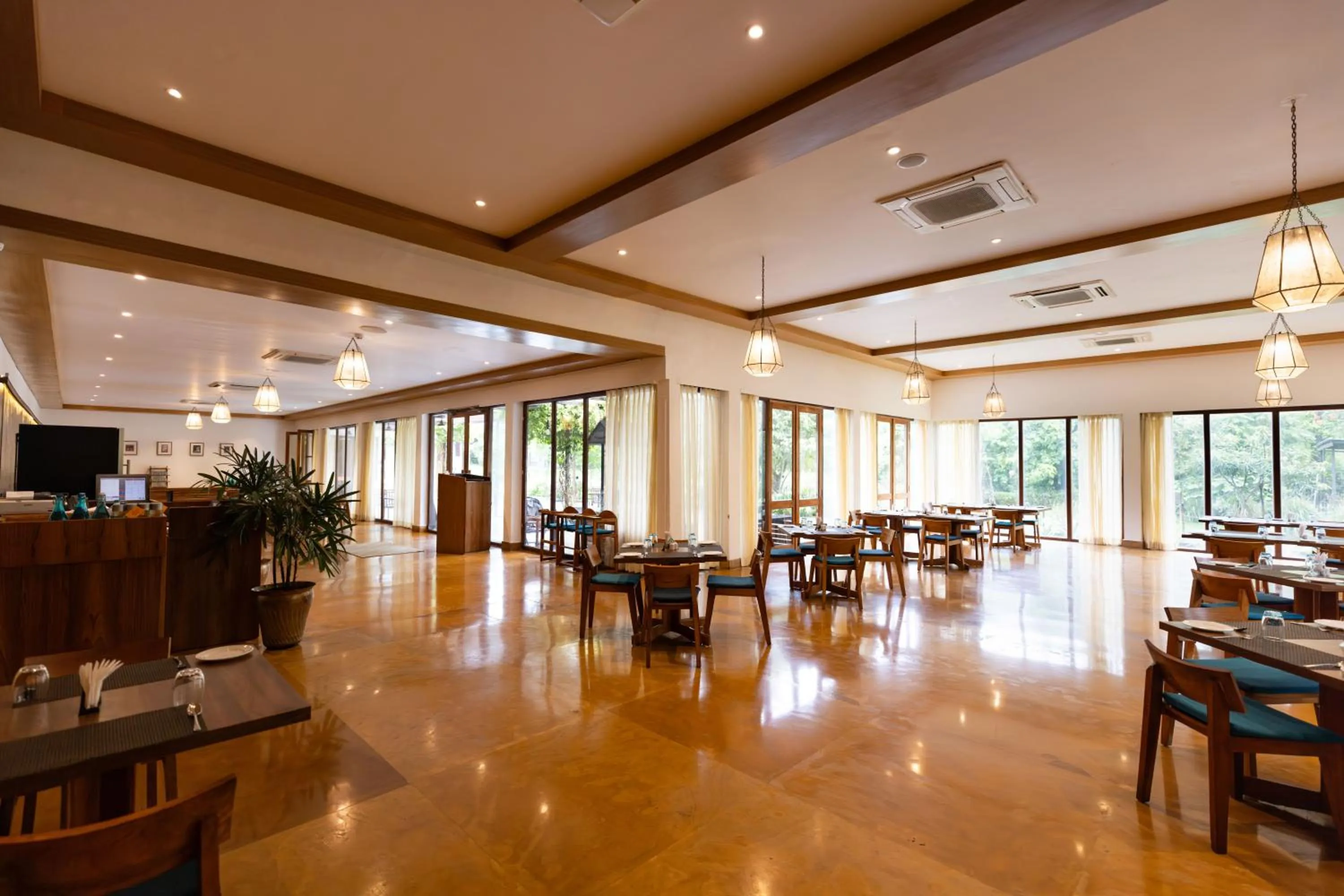 Restaurant/places to eat in Saraca Resort & Spa Corbett