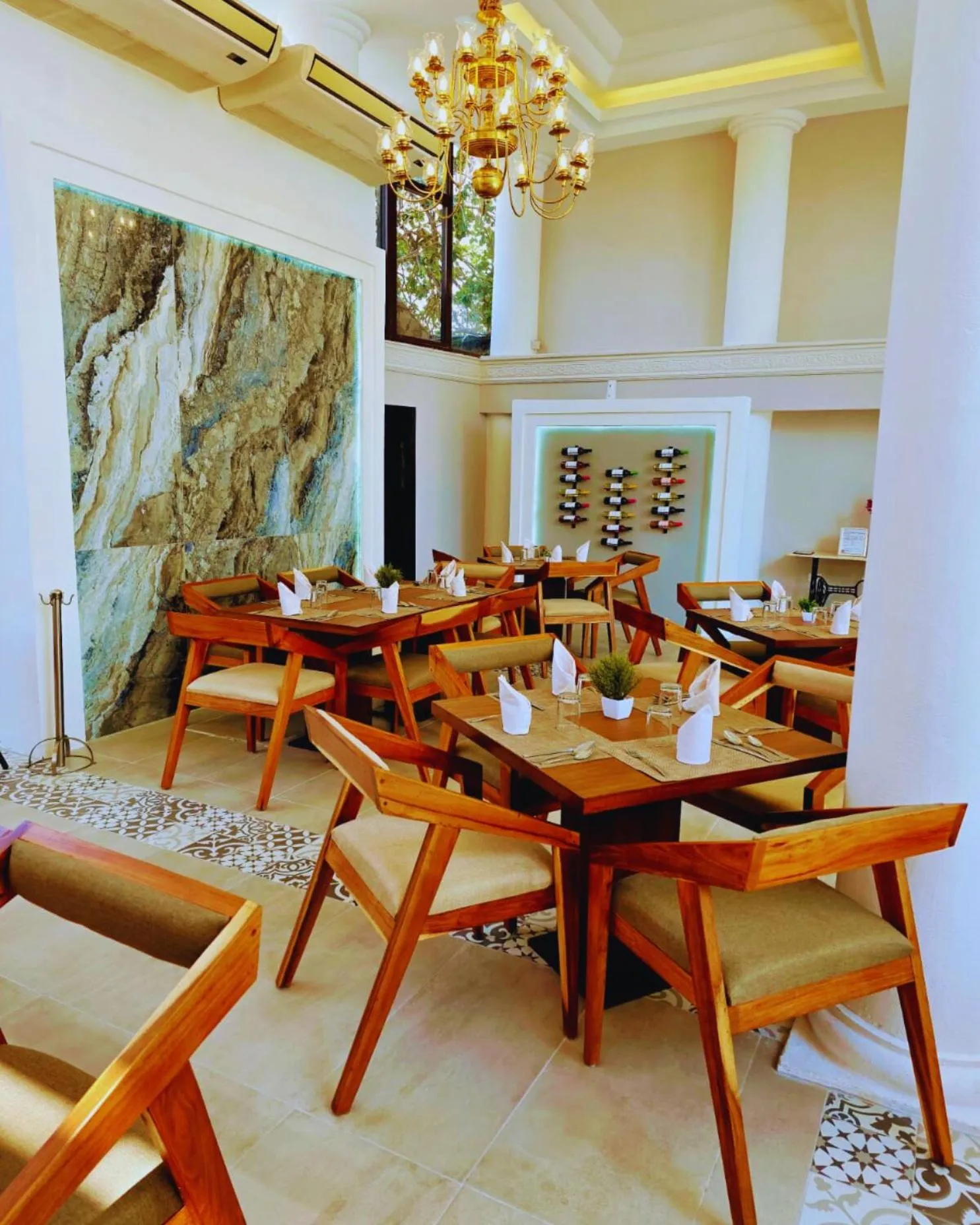 Restaurant/places to eat in Hotel Residencial