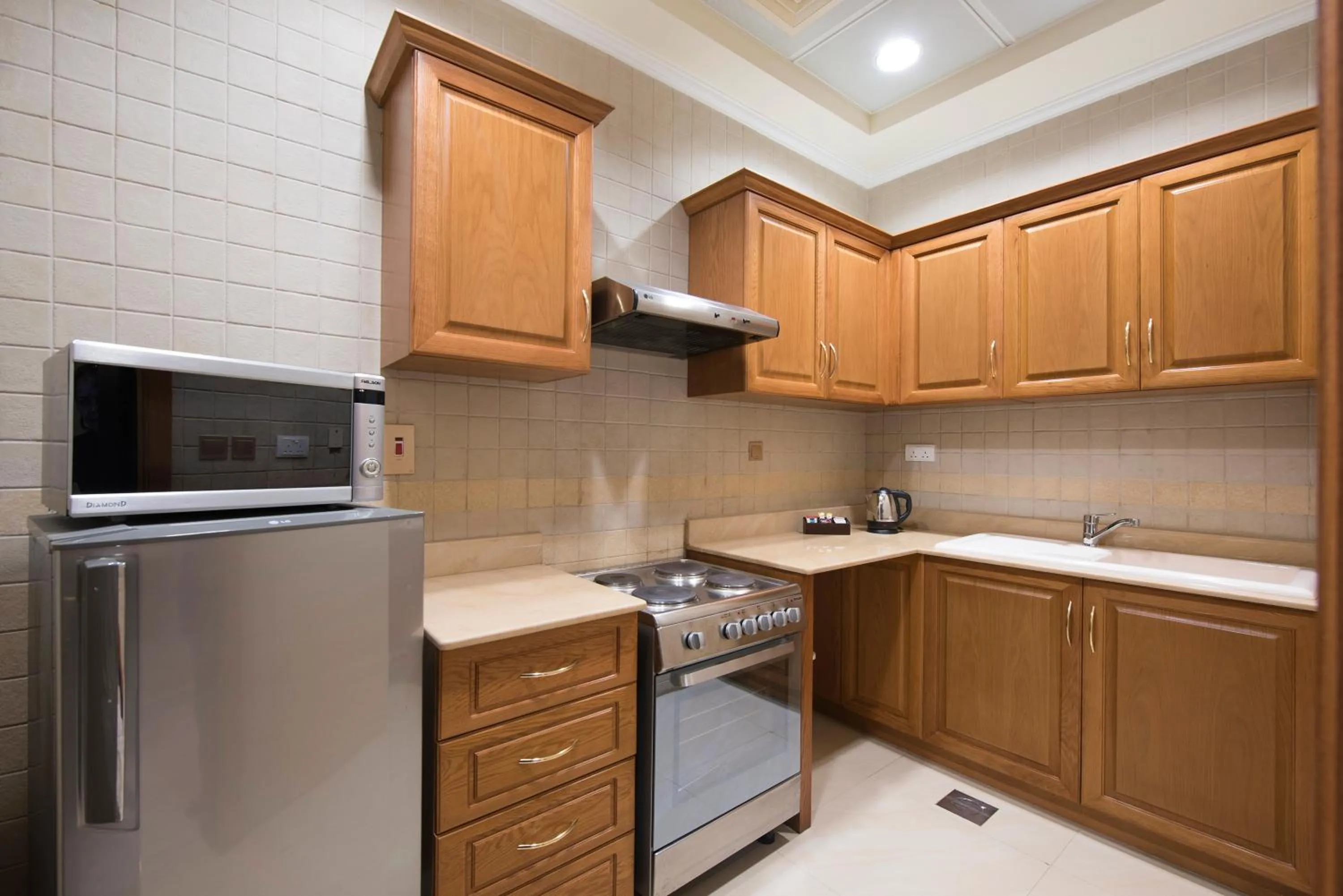 Kitchen or kitchenette in Al Hamra Residence