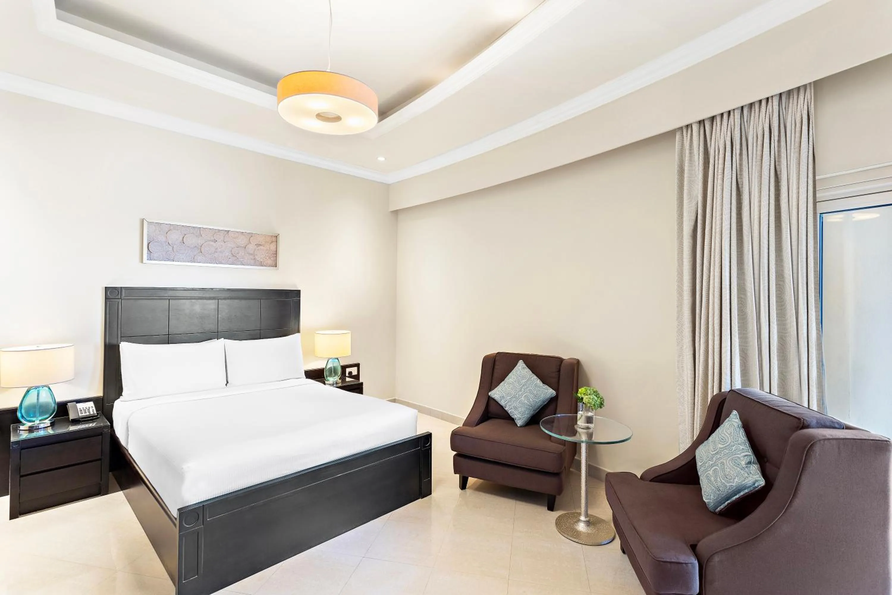 Bedroom, Bed in Al Hamra Residence