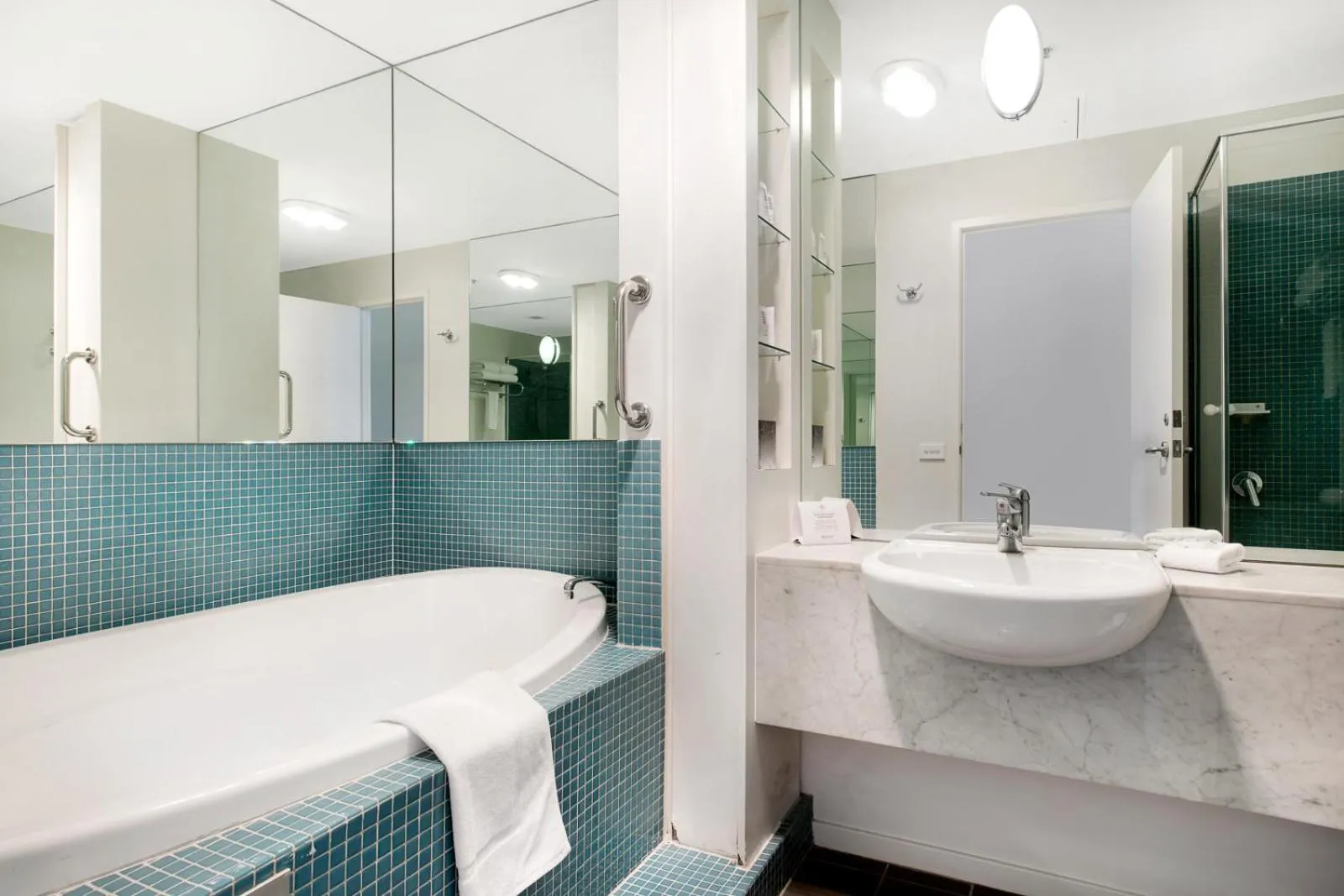 Bathroom in Melbourne CBD Central Apartment Hotel Official