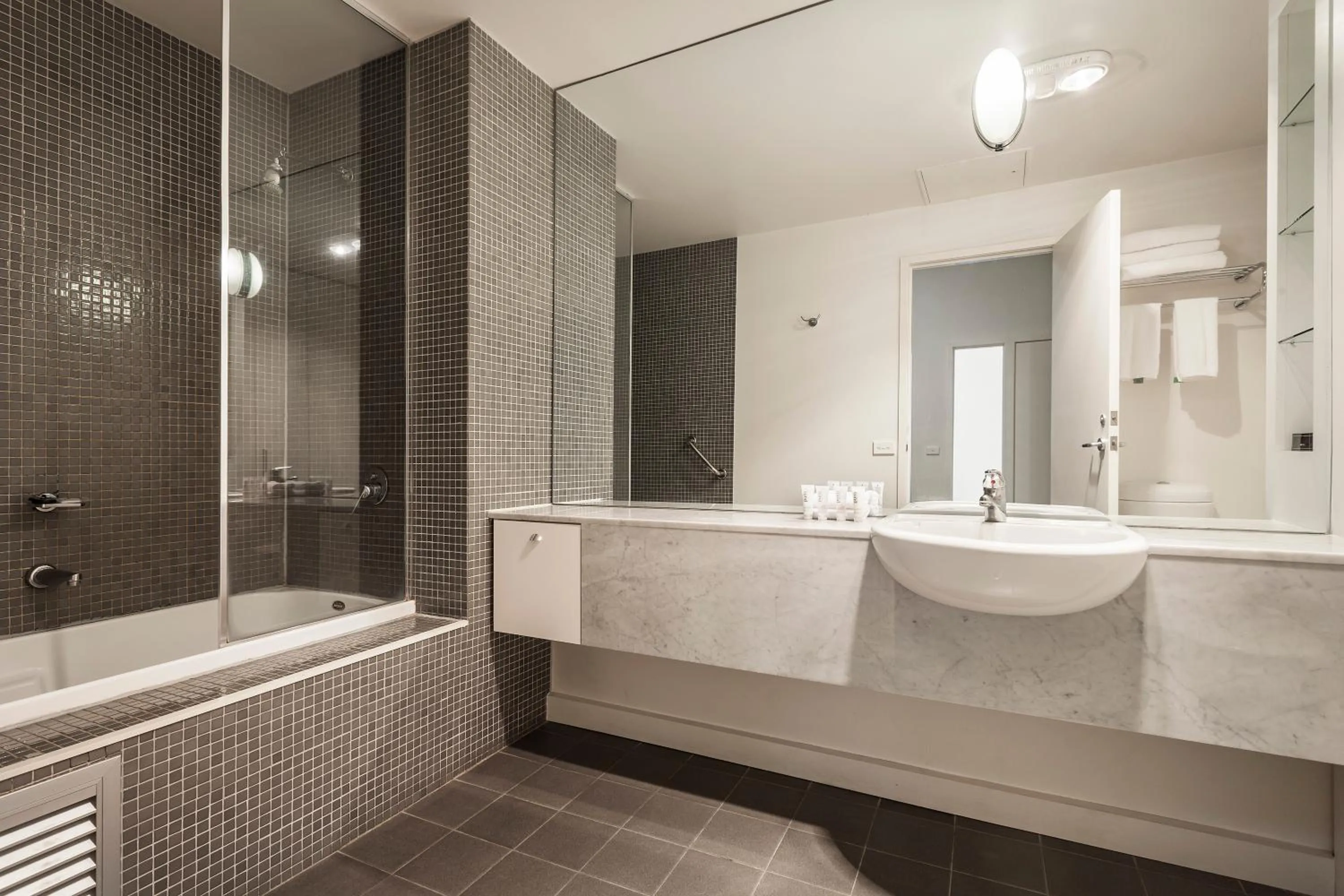 Bathroom in Melbourne CBD Central Apartment Hotel Official