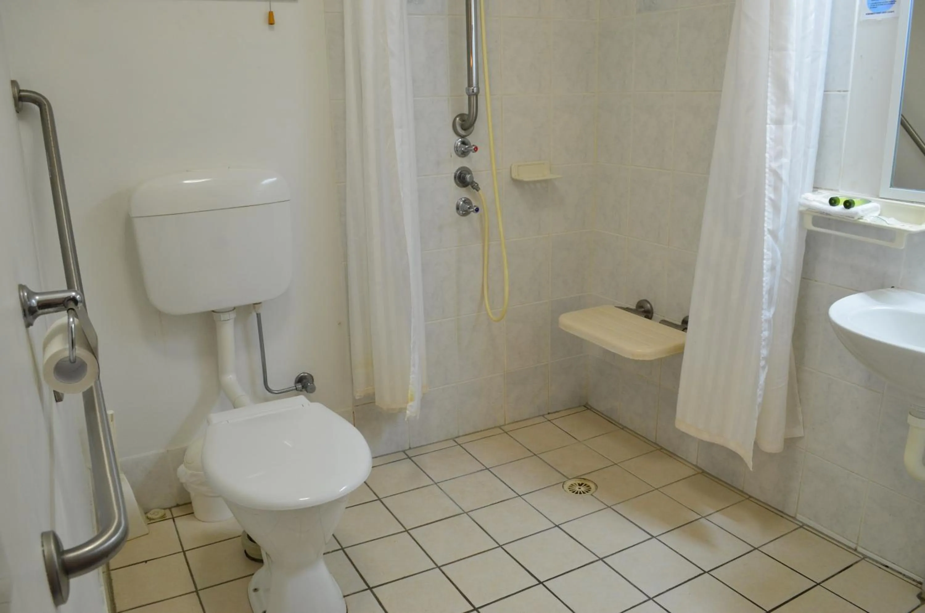 Bathroom in Airport Motel Brisbane