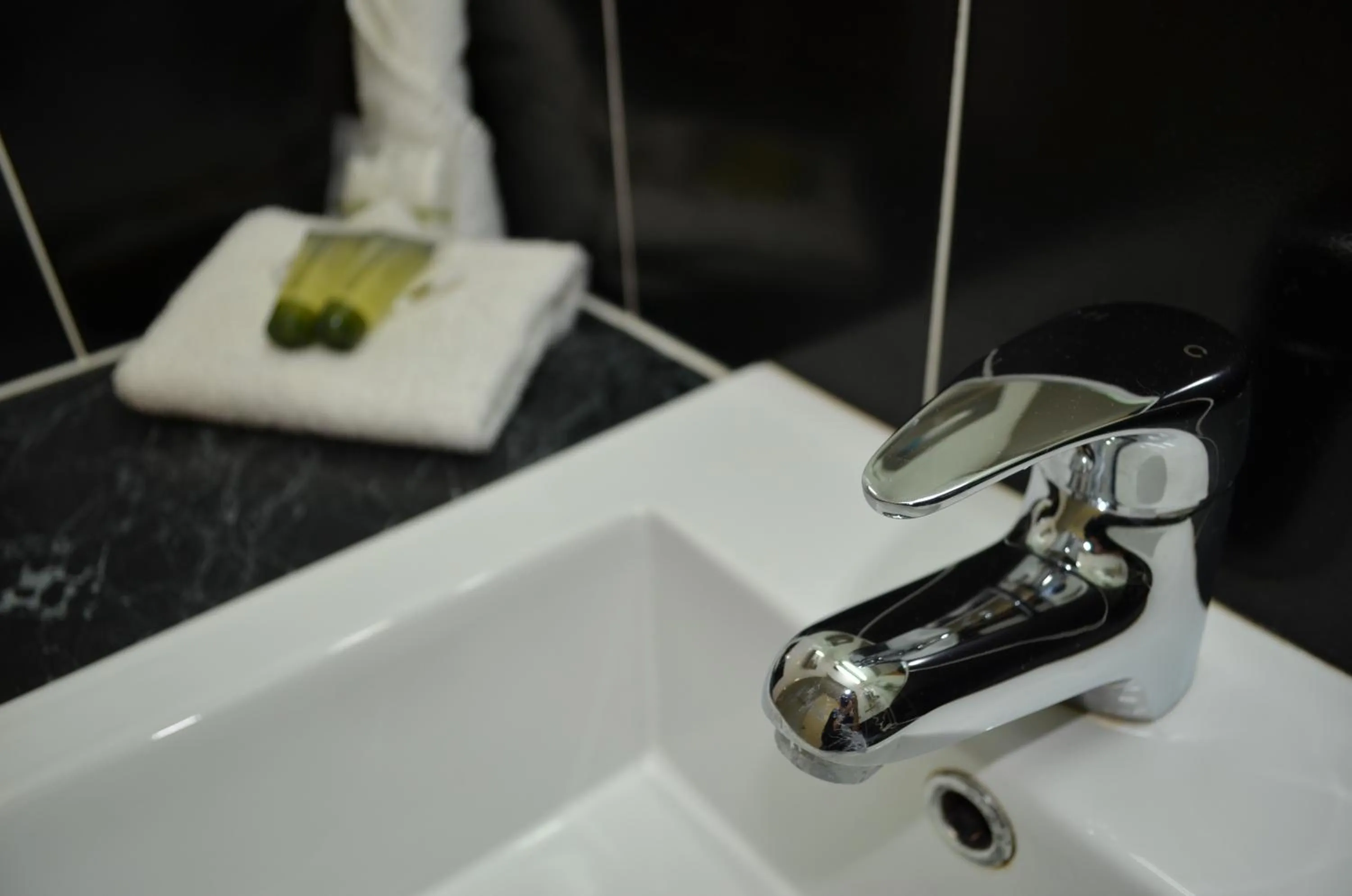 Bathroom in Airport Motel Brisbane