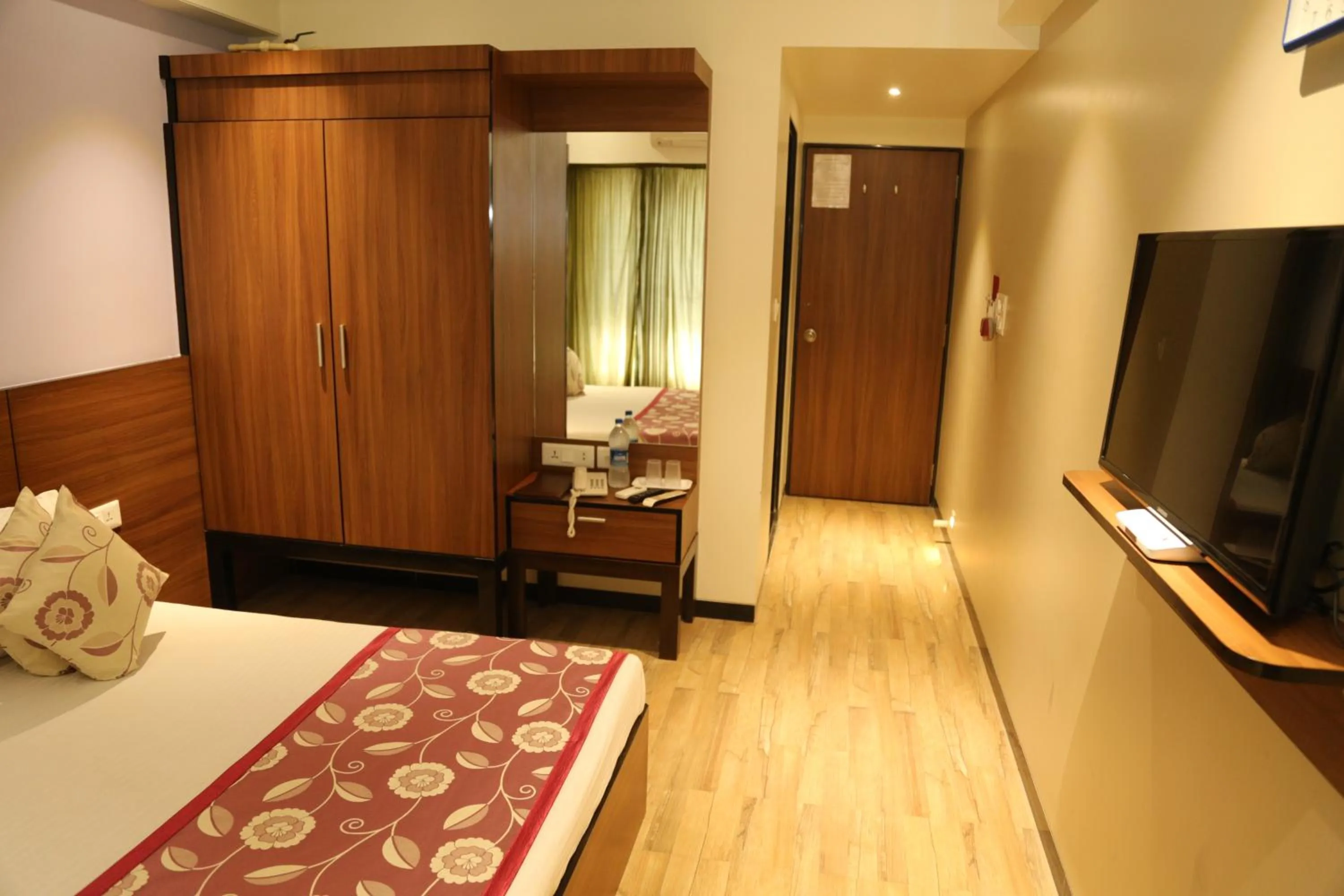 Bed in HOTEL MADNI ROYALE (50 Mtrs from Dargaah), Ajmer