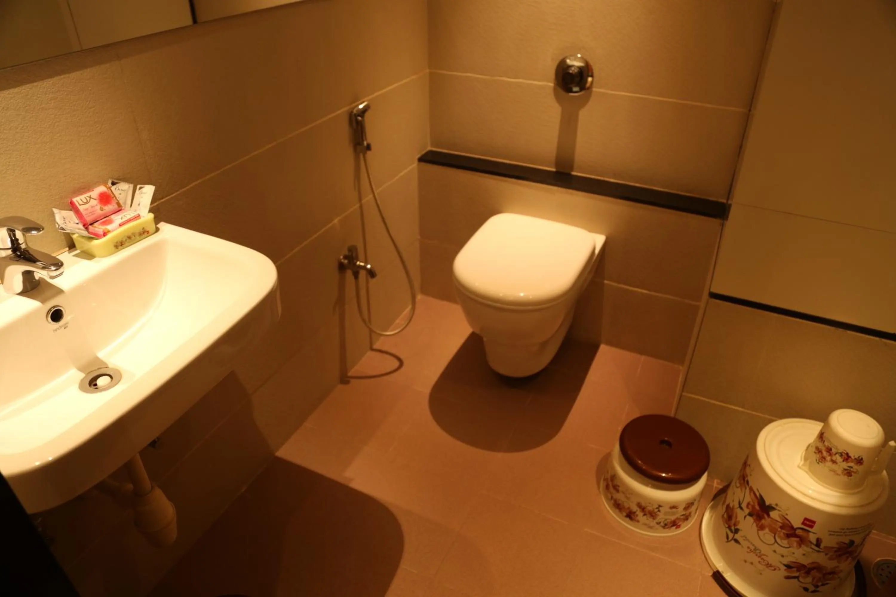 HOTEL MADNI ROYALE (50 Mtrs from Dargaah), Ajmer