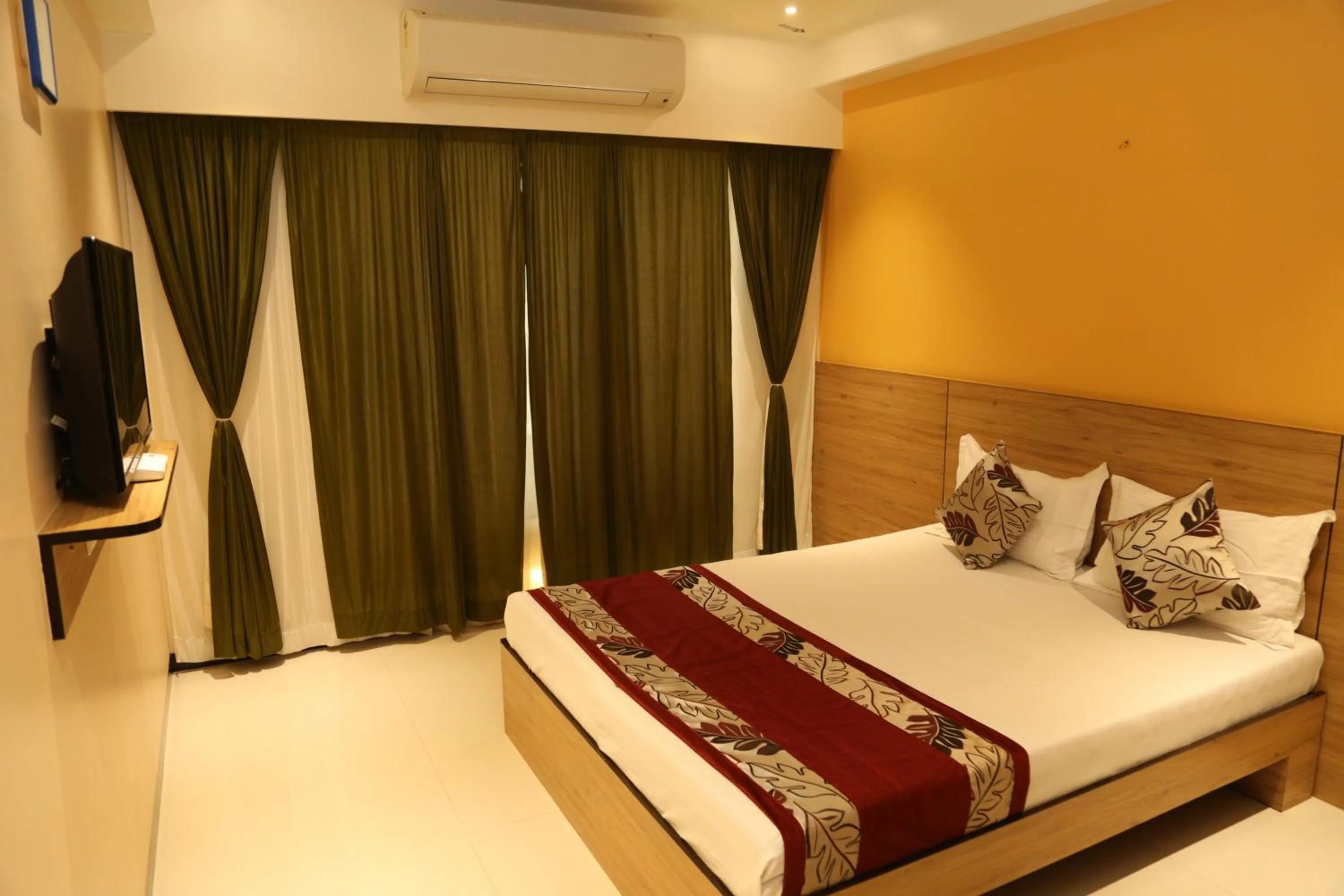 Bed in HOTEL MADNI ROYALE (50 Mtrs from Dargaah), Ajmer
