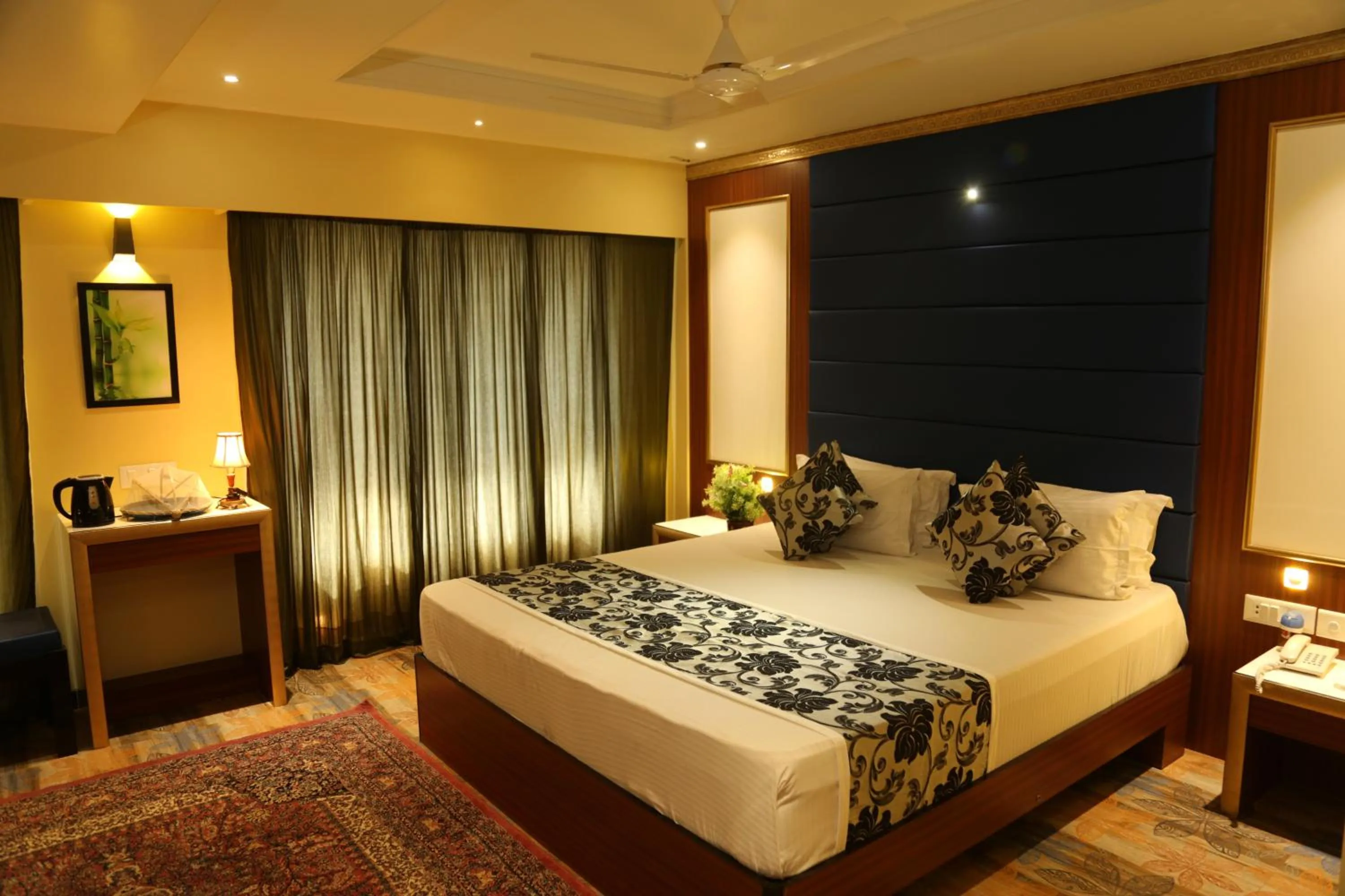 Bed in HOTEL MADNI ROYALE (50 Mtrs from Dargaah), Ajmer