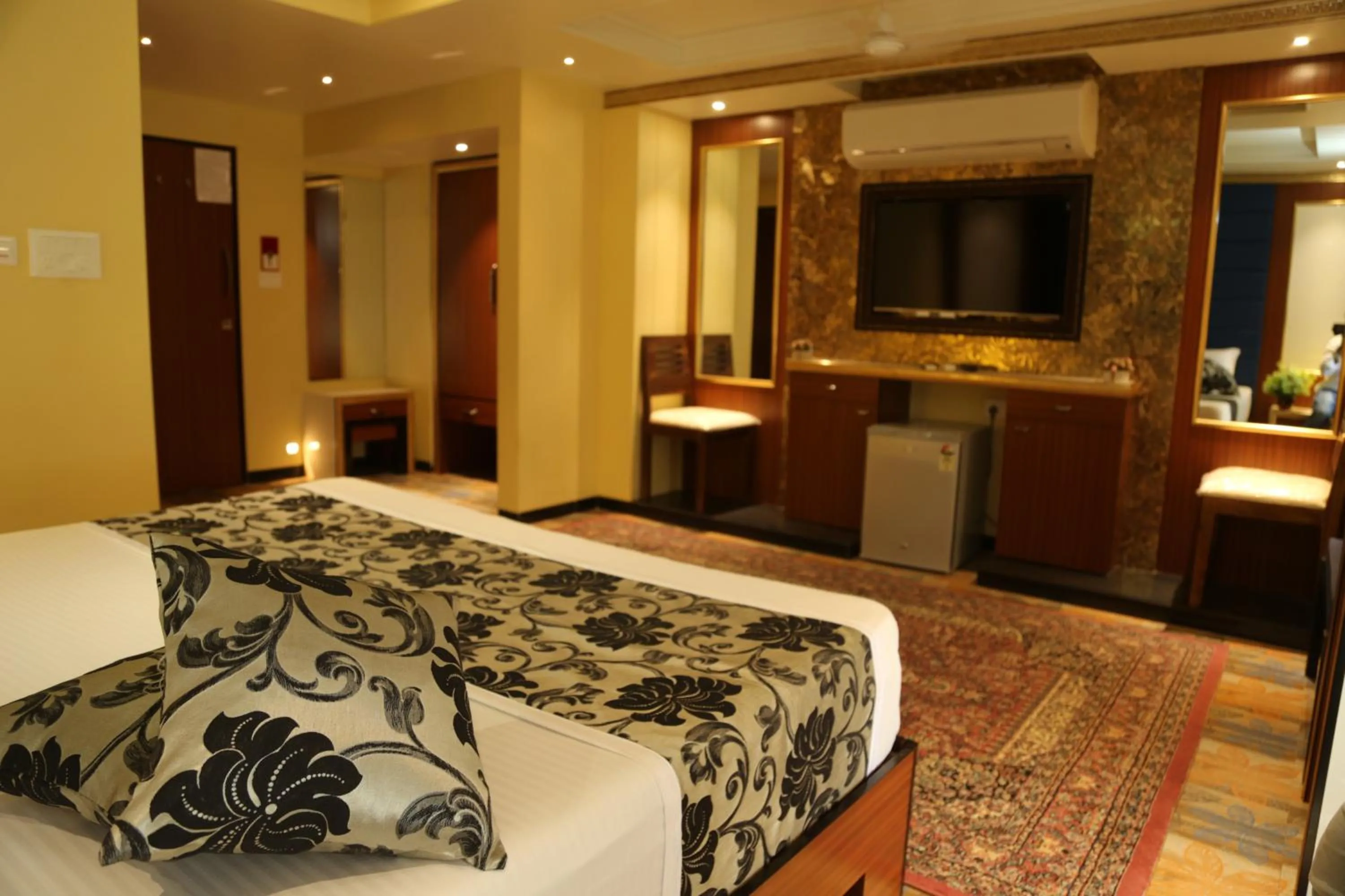 Bed in HOTEL MADNI ROYALE (50 Mtrs from Dargaah), Ajmer