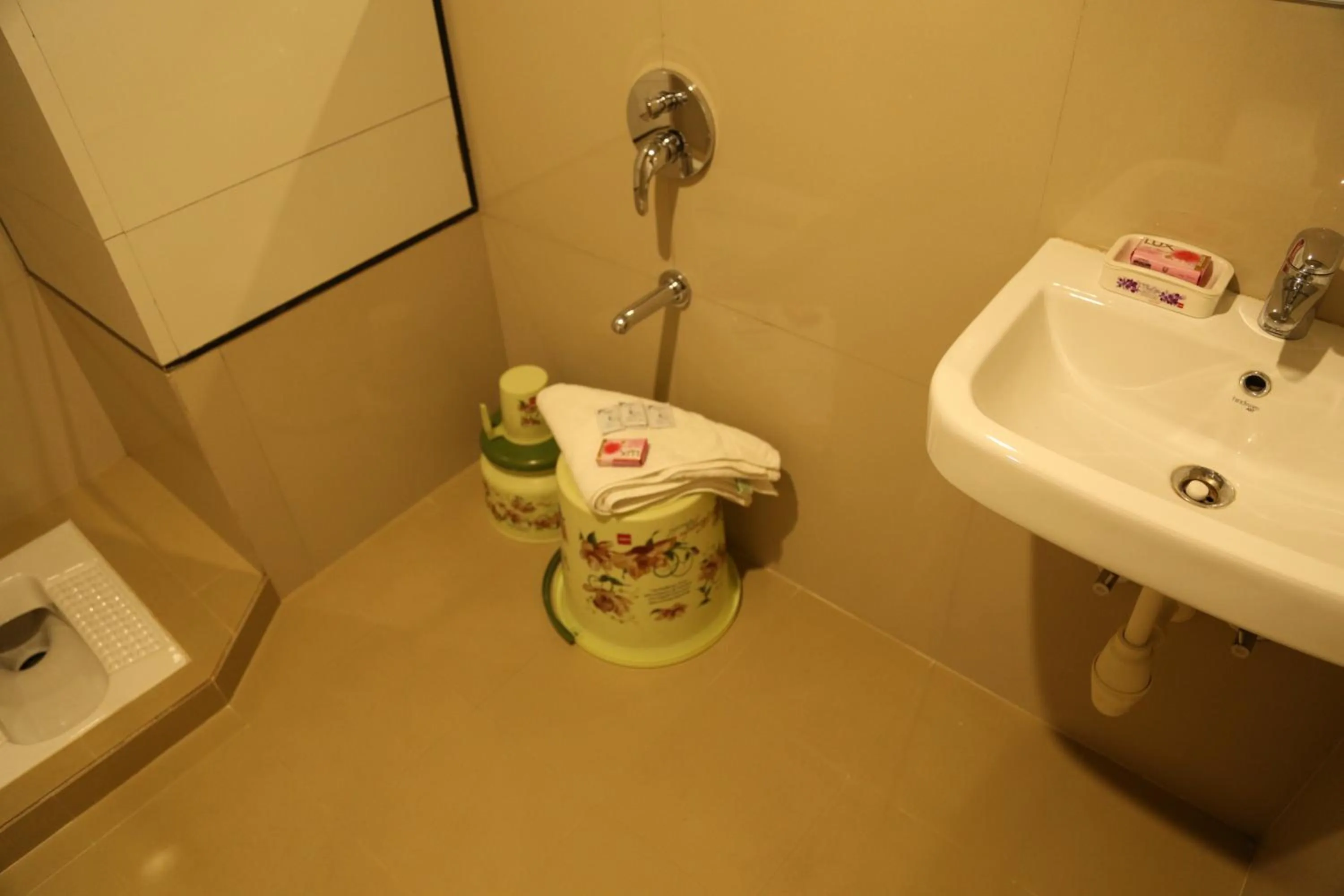 HOTEL MADNI ROYALE (50 Mtrs from Dargaah), Ajmer