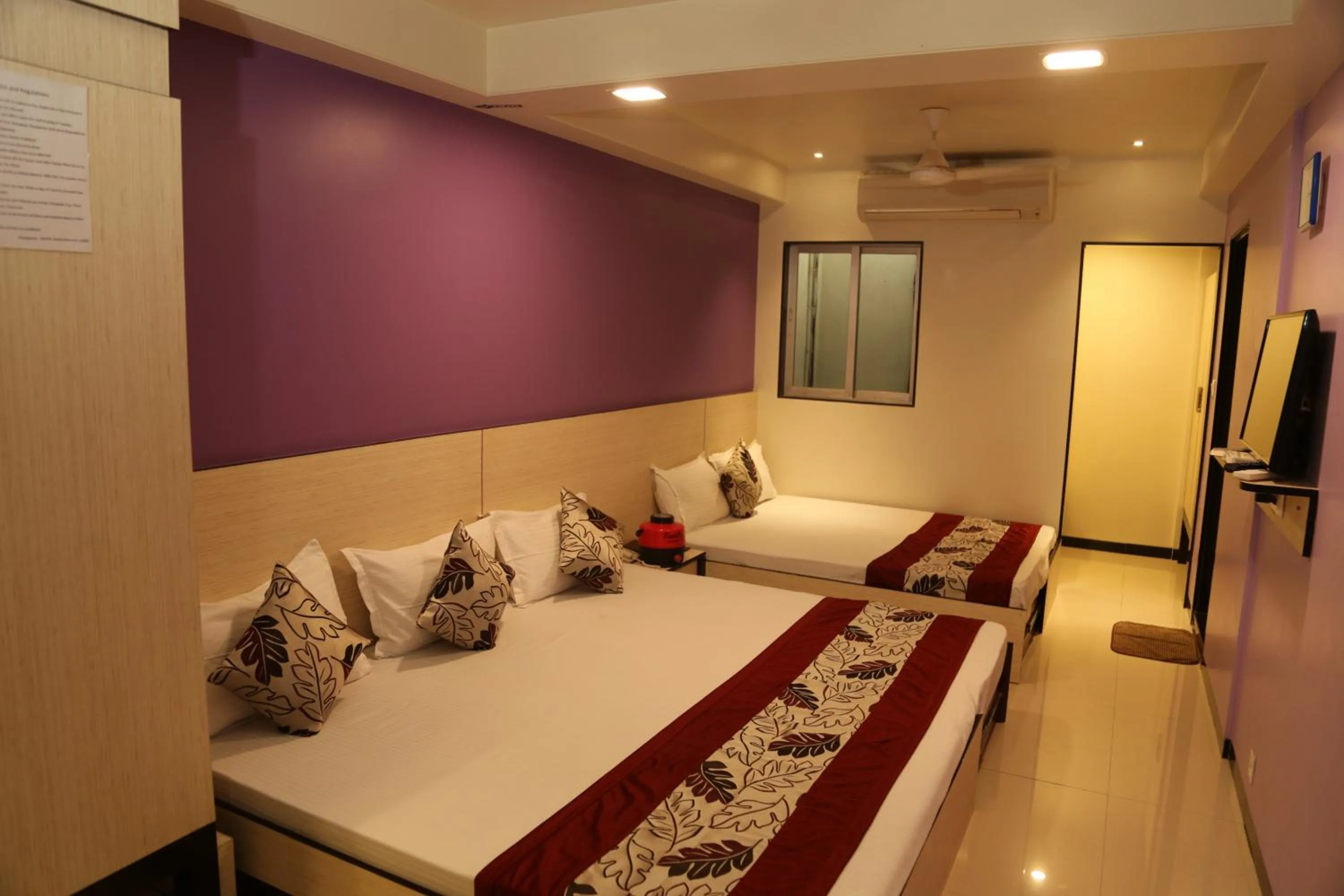 Bed in HOTEL MADNI ROYALE (50 Mtrs from Dargaah), Ajmer