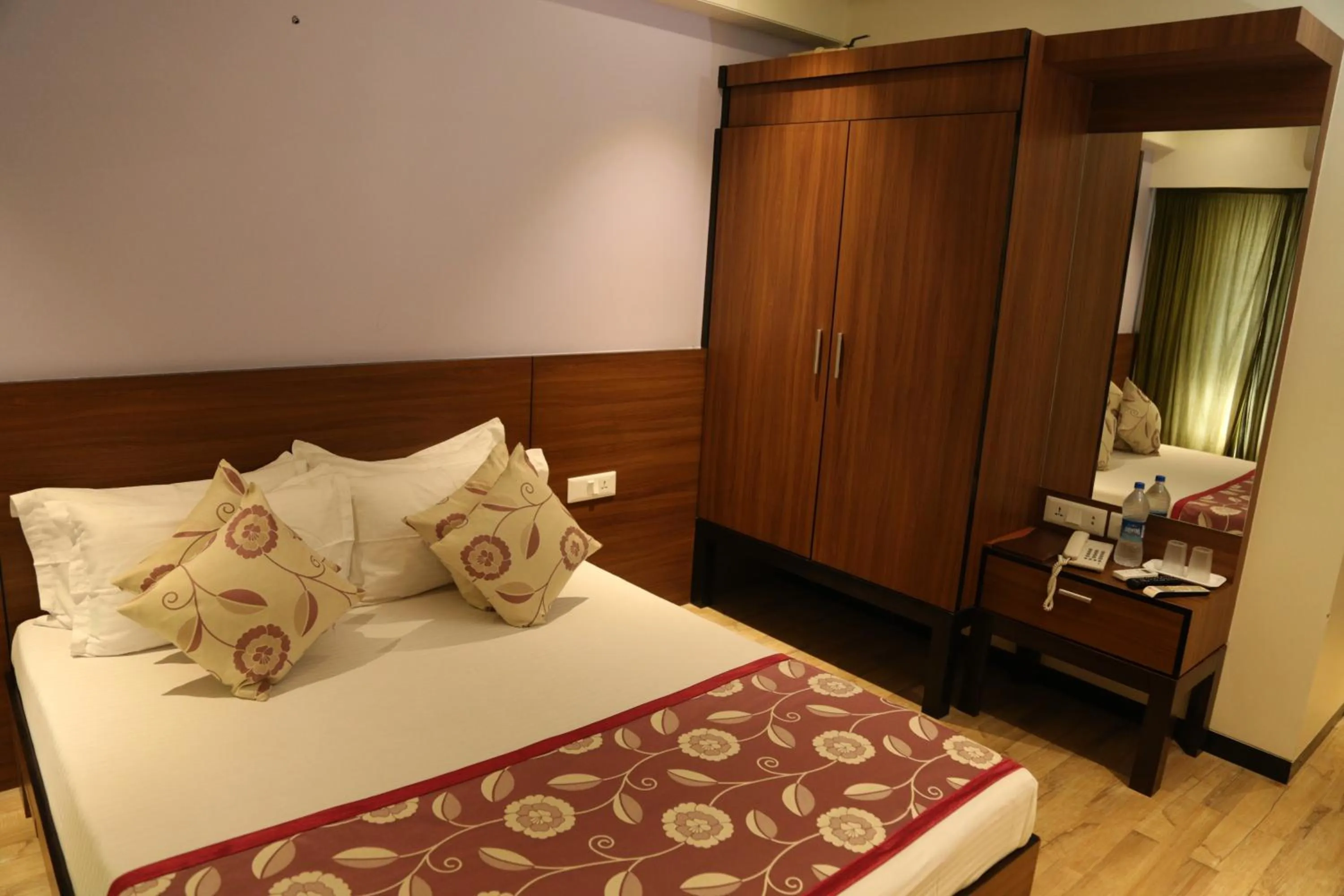 Bed in HOTEL MADNI ROYALE (50 Mtrs from Dargaah), Ajmer
