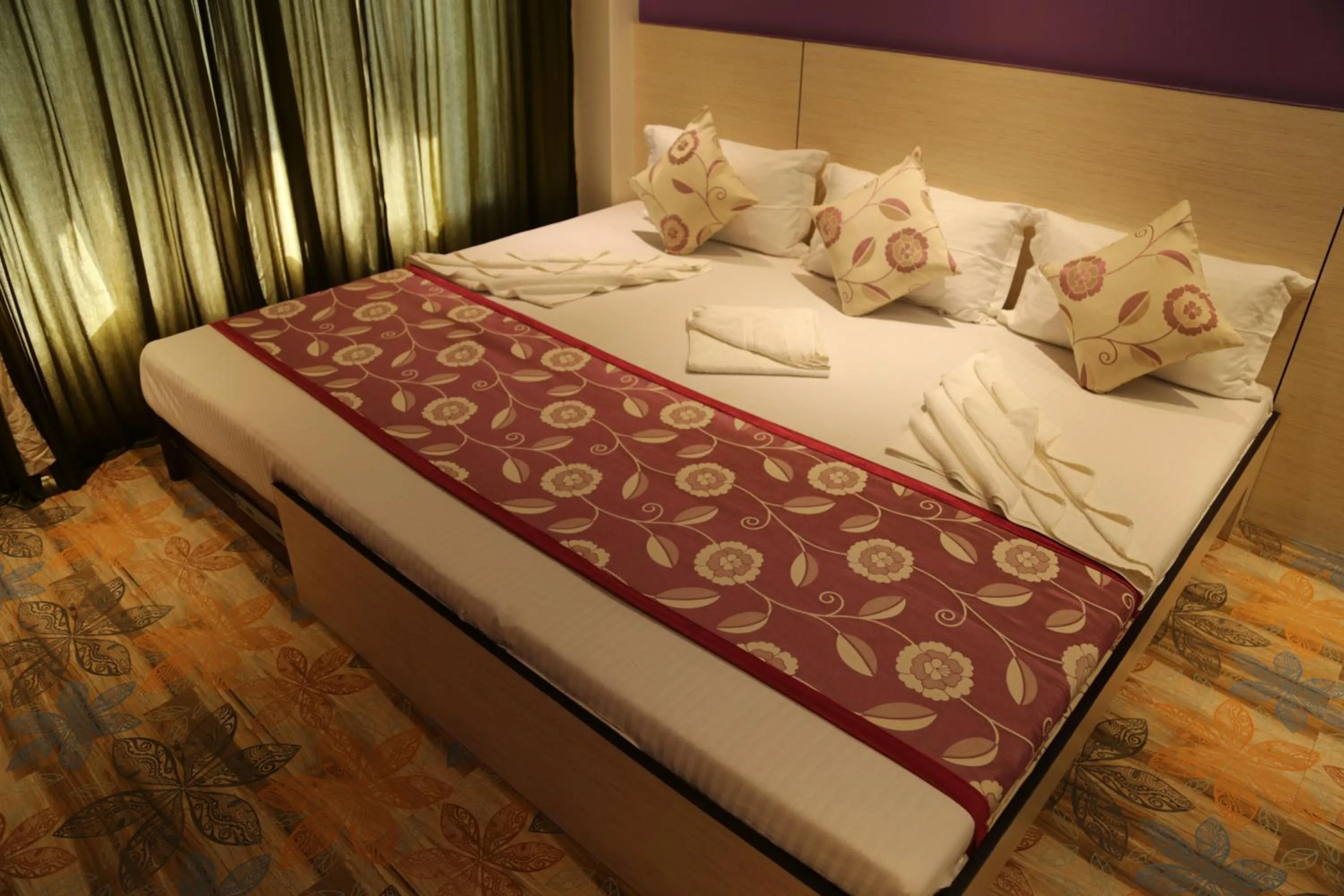 Bed in HOTEL MADNI ROYALE (50 Mtrs from Dargaah), Ajmer
